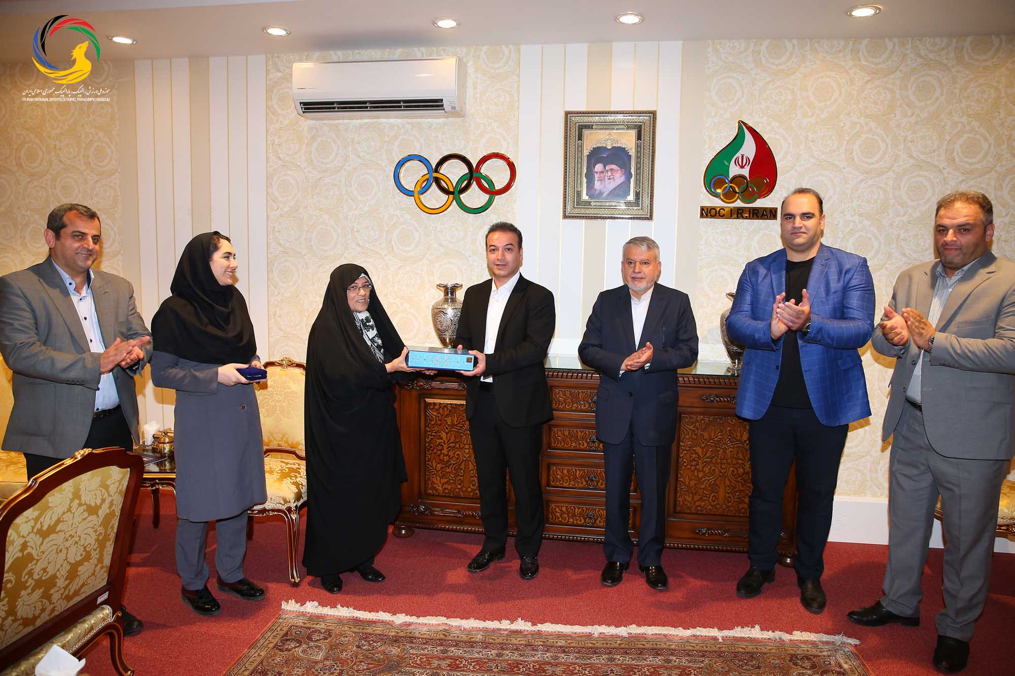 اهدایی مدال طلای بازی‌های آسیایی ۱۹۹۴هیروشیما فریبرز عسکری، پیشکسوت و قهرمان تکواندو به موزه ملی ورزش،المپیک، پارالمپیک