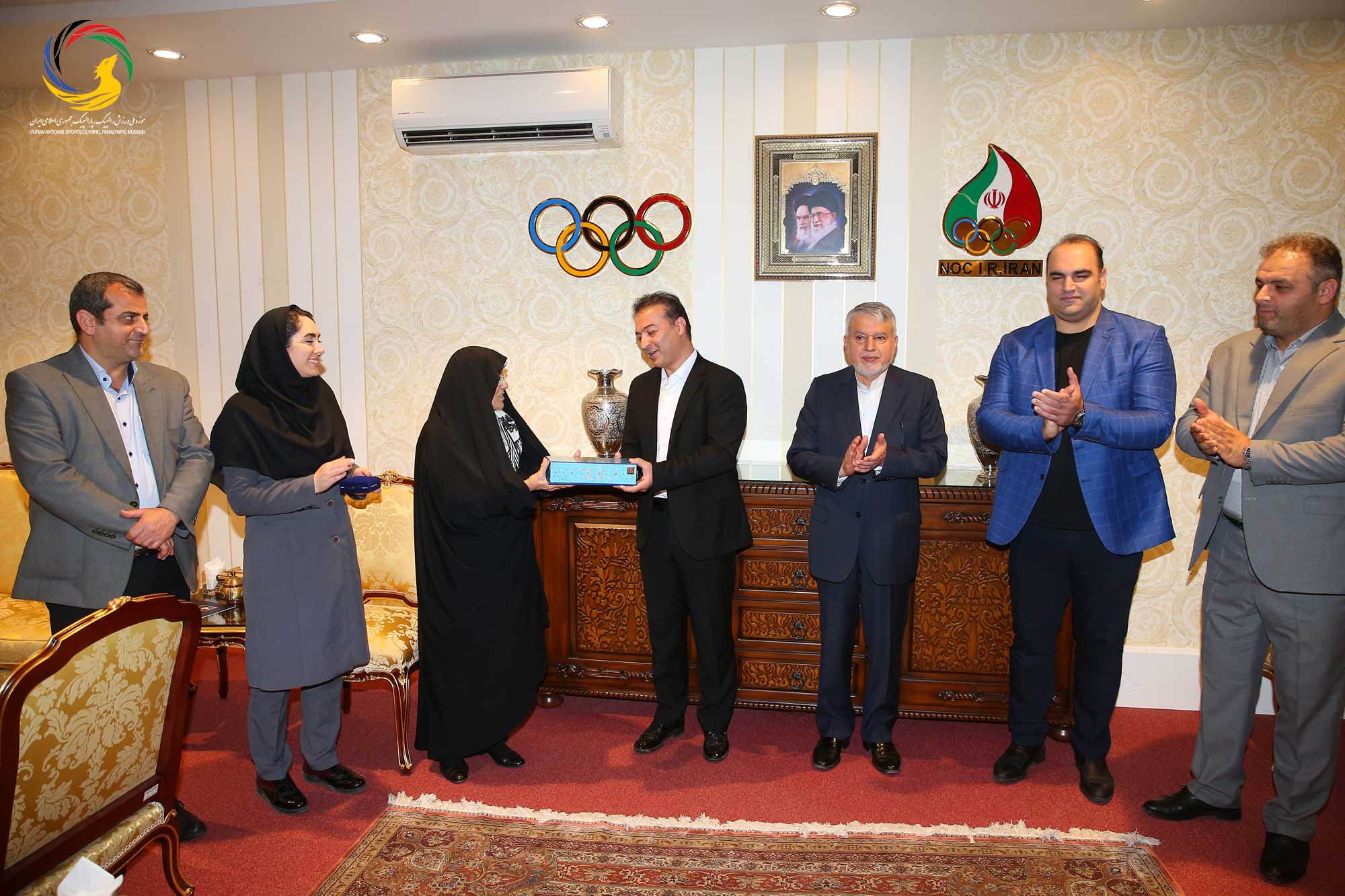 اهدایی مدال طلای بازی‌های آسیایی ۱۹۹۴هیروشیما فریبرز عسکری، پیشکسوت و قهرمان تکواندو به موزه ملی ورزش،المپیک، پارالمپیک