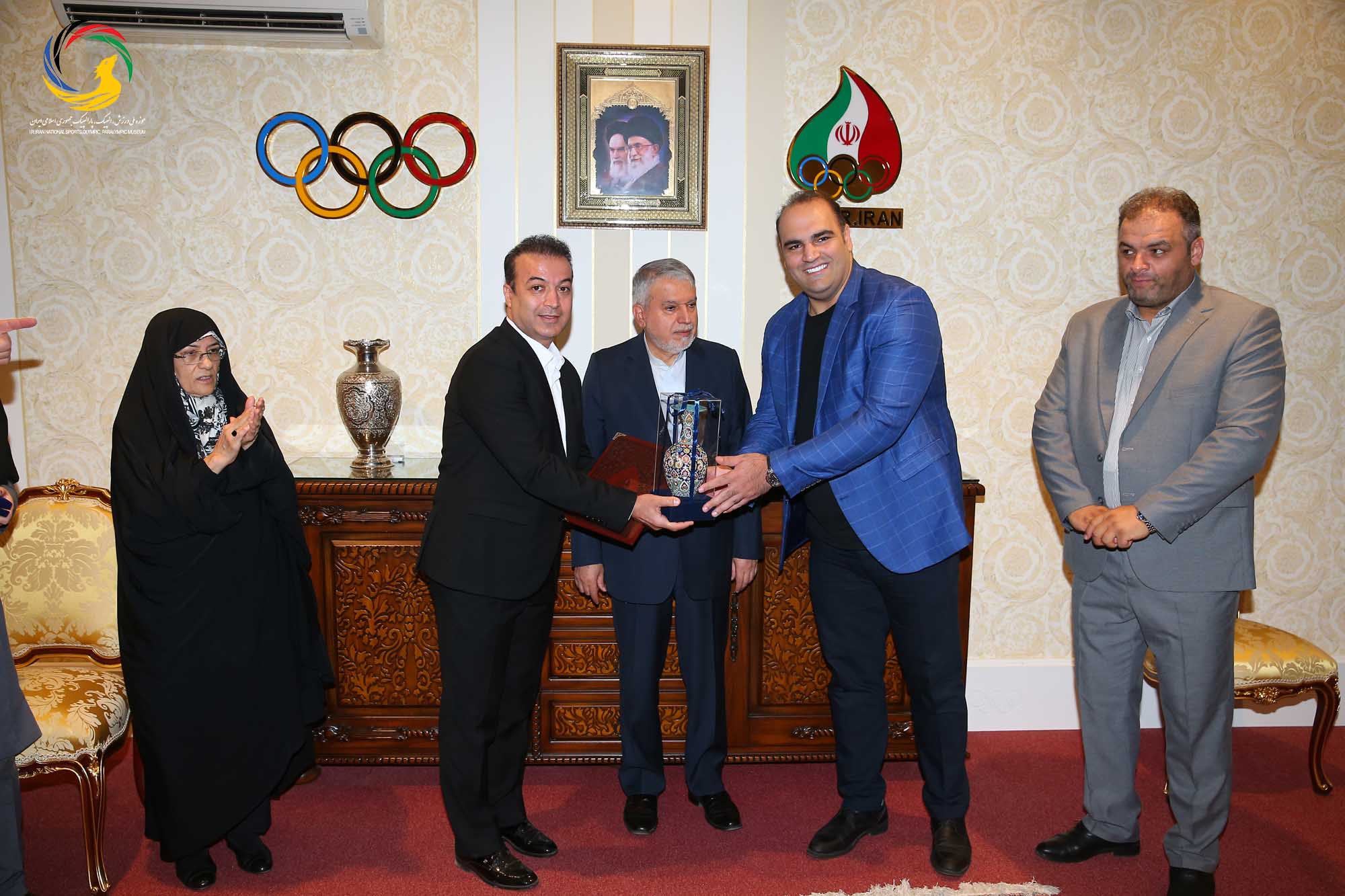 اهدایی مدال طلای بازی‌های آسیایی ۱۹۹۴هیروشیما فریبرز عسکری، پیشکسوت و قهرمان تکواندو به موزه ملی ورزش،المپیک، پارالمپیک