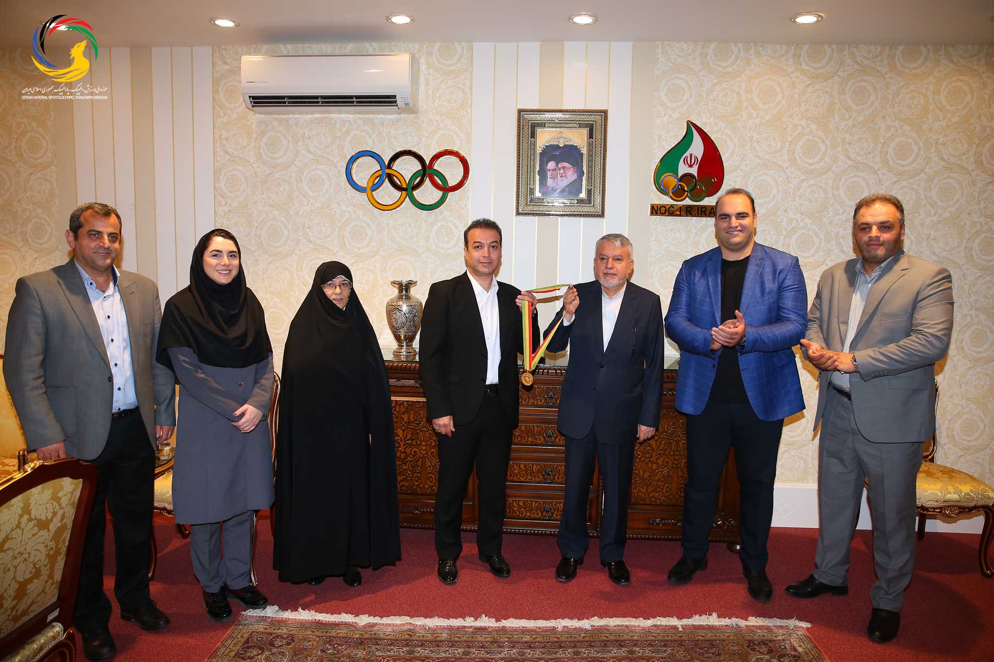 اهدایی مدال طلای بازی‌های آسیایی ۱۹۹۴هیروشیما فریبرز عسکری، پیشکسوت و قهرمان تکواندو به موزه ملی ورزش،المپیک، پارالمپیک