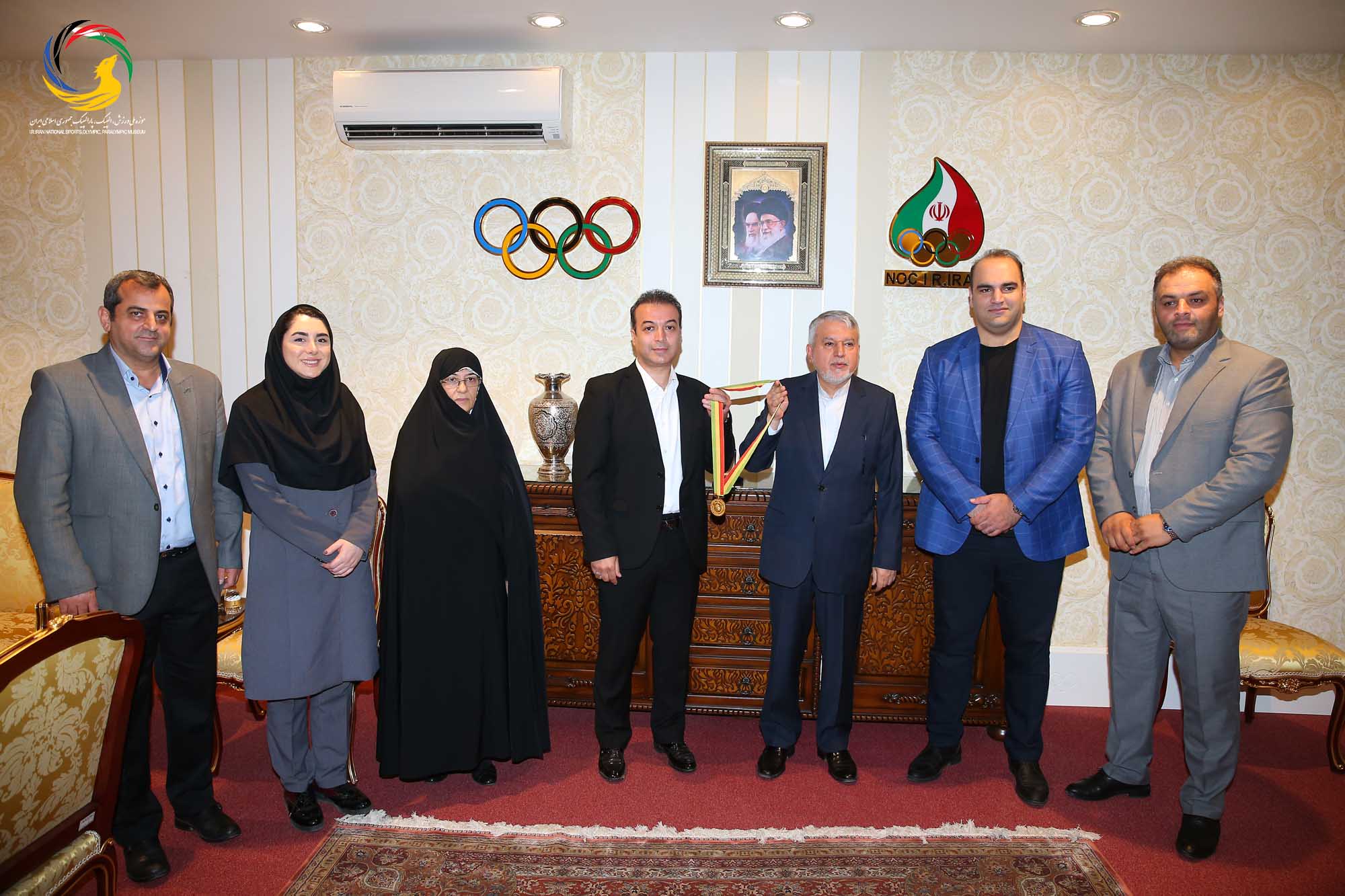 اهدایی مدال طلای بازی‌های آسیایی ۱۹۹۴هیروشیما فریبرز عسکری، پیشکسوت و قهرمان تکواندو به موزه ملی ورزش،المپیک، پارالمپیک