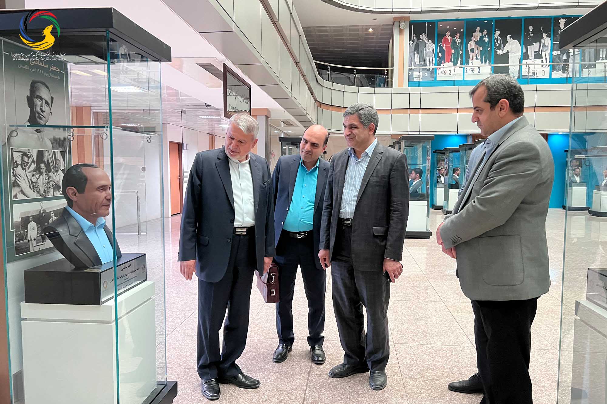 بازدید محسن پازوکی مدیرعامل بیمارستان محب کوثر از موزه ملی ورزش، المپیک، پارالمپیک