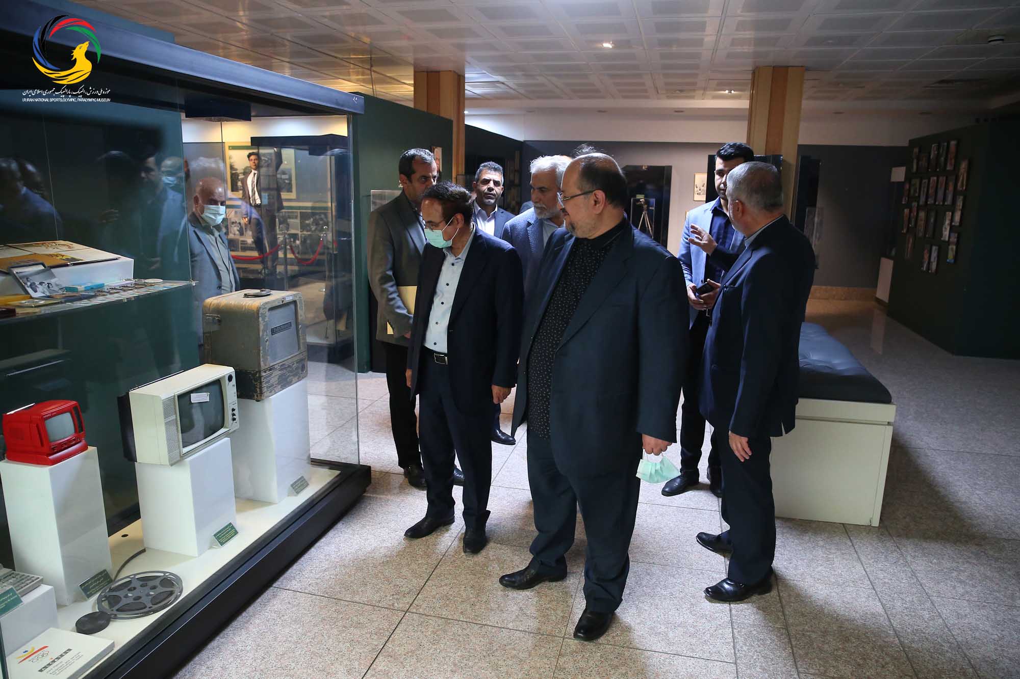 بازدید محمد شریعتمداری وزیر سابق تعاون، کار و رفاه اجتماعی از موزه ملی ورزش، المپیک، پارالمپیک
