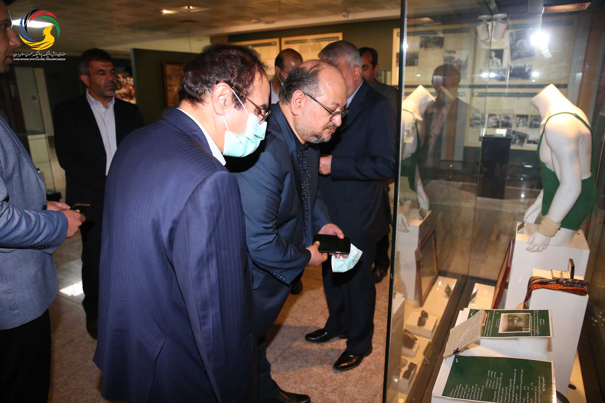 بازدید محمد شریعتمداری وزیر سابق تعاون، کار و رفاه اجتماعی از موزه ملی ورزش، المپیک، پارالمپیک