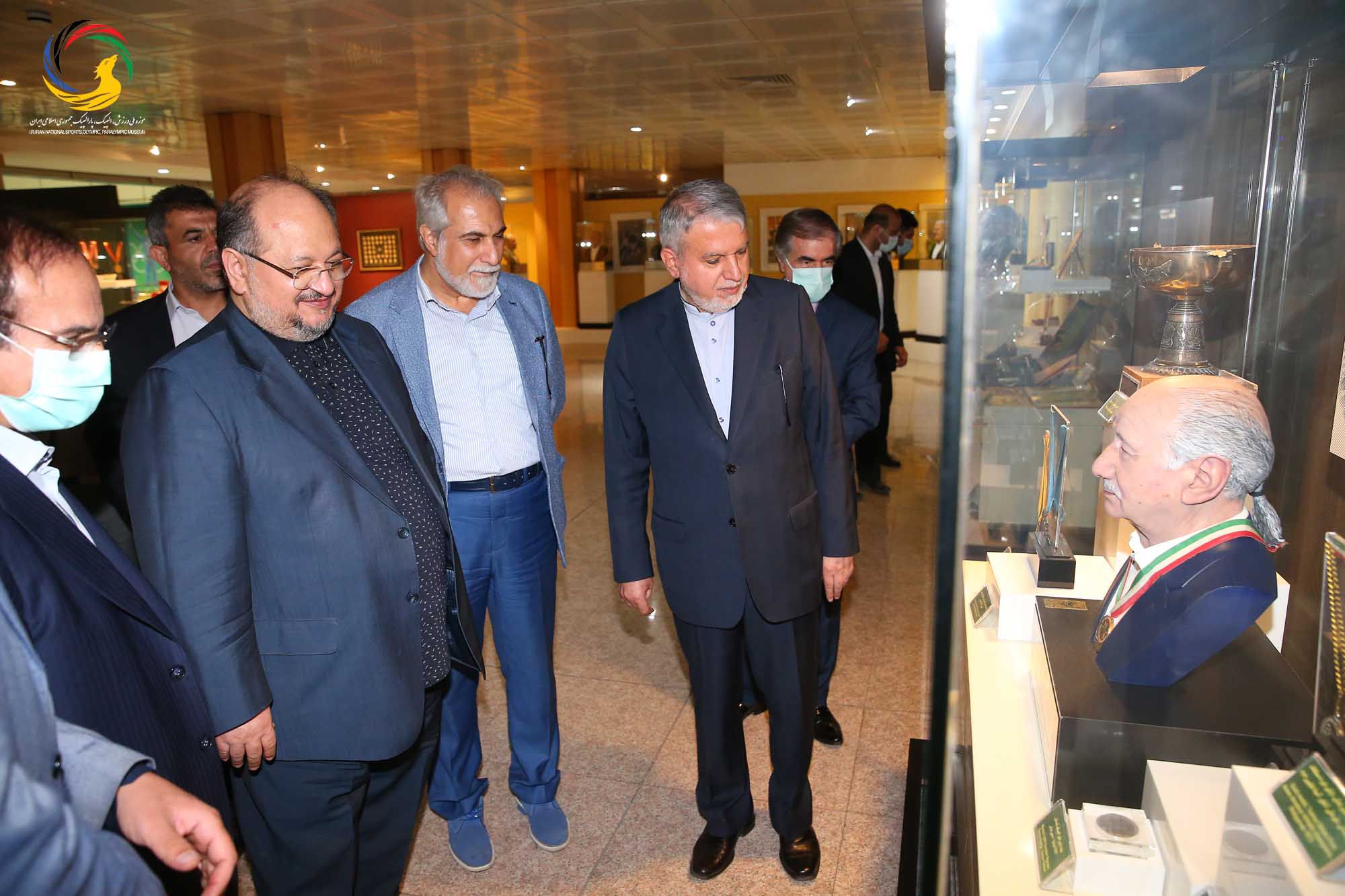 بازدید محمد شریعتمداری وزیر سابق تعاون، کار و رفاه اجتماعی از موزه ملی ورزش، المپیک، پارالمپیک