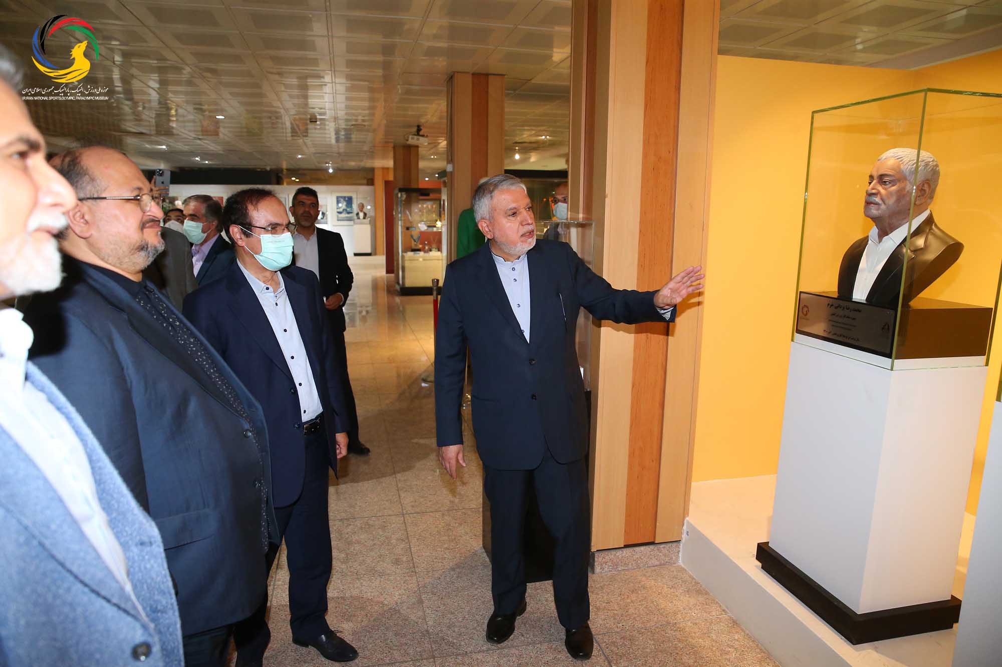 بازدید محمد شریعتمداری وزیر سابق تعاون، کار و رفاه اجتماعی از موزه ملی ورزش، المپیک، پارالمپیک