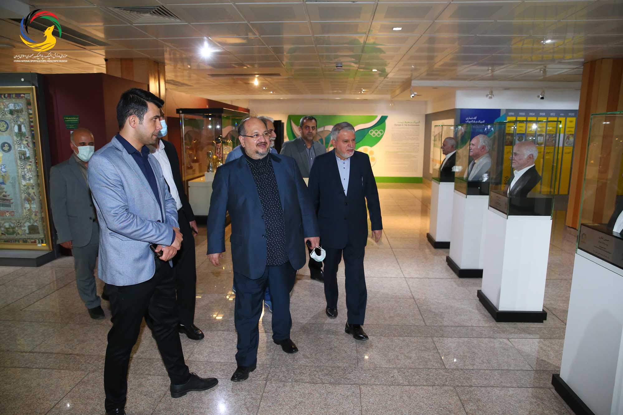بازدید محمد شریعتمداری وزیر سابق تعاون، کار و رفاه اجتماعی از موزه ملی ورزش، المپیک، پارالمپیک