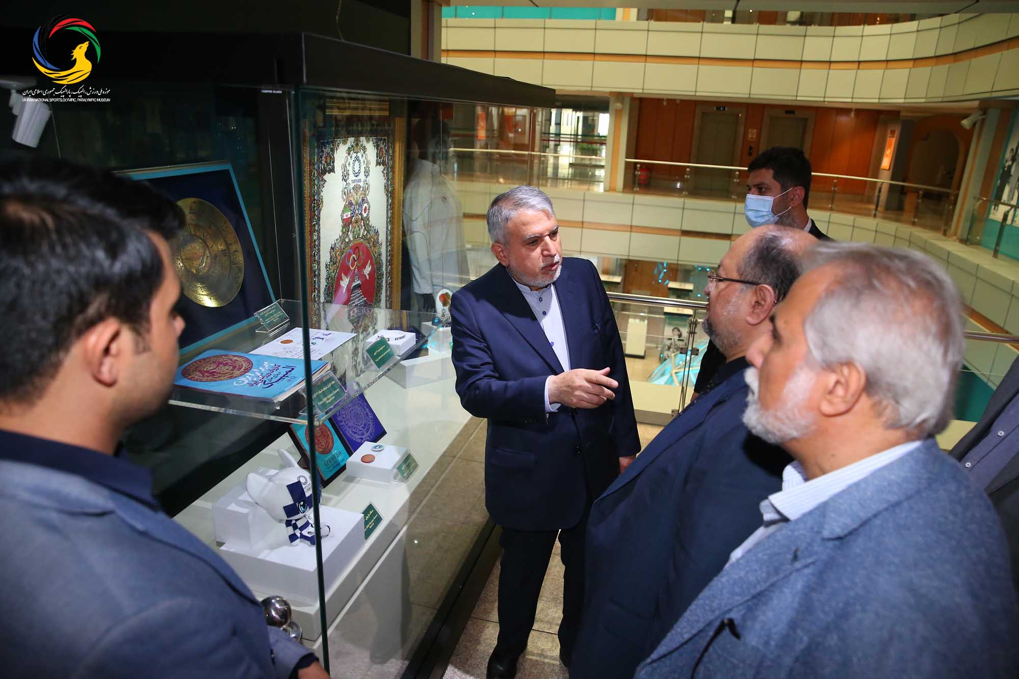 بازدید محمد شریعتمداری وزیر سابق تعاون، کار و رفاه اجتماعی از موزه ملی ورزش، المپیک، پارالمپیک