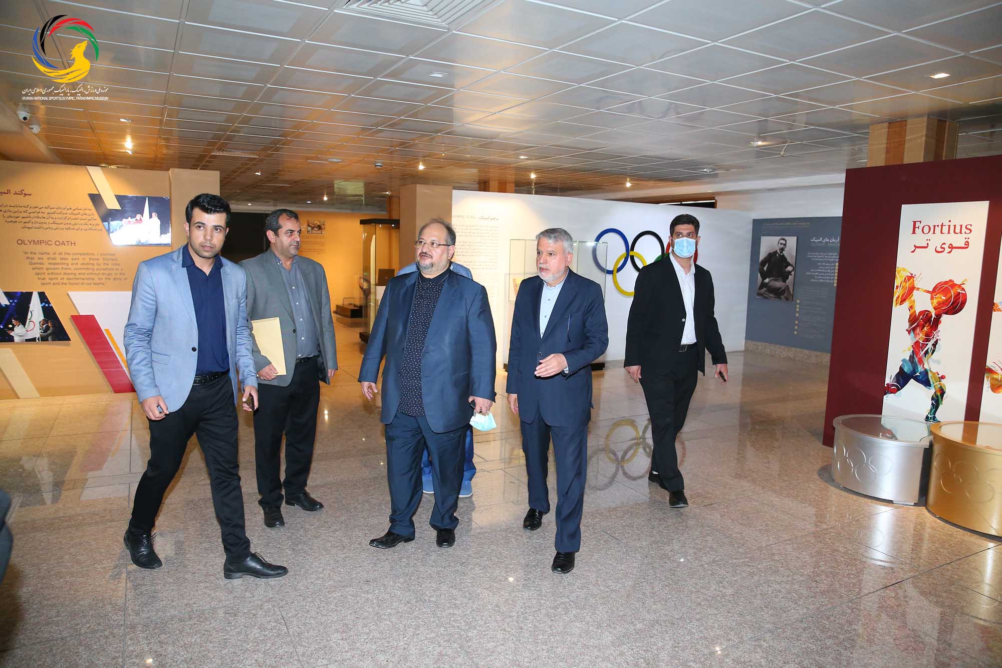 بازدید محمد شریعتمداری وزیر سابق تعاون، کار و رفاه اجتماعی از موزه ملی ورزش، المپیک، پارالمپیک