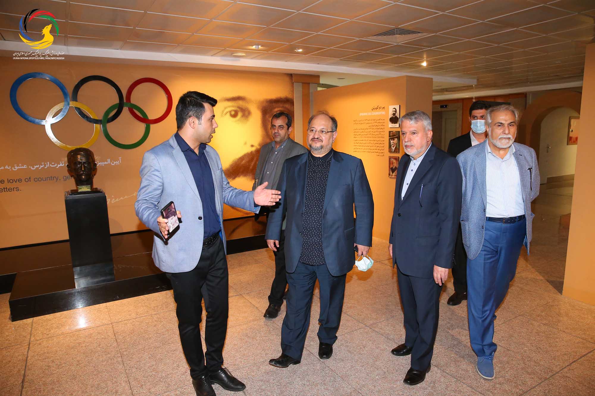 بازدید محمد شریعتمداری وزیر سابق تعاون، کار و رفاه اجتماعی از موزه ملی ورزش، المپیک، پارالمپیک