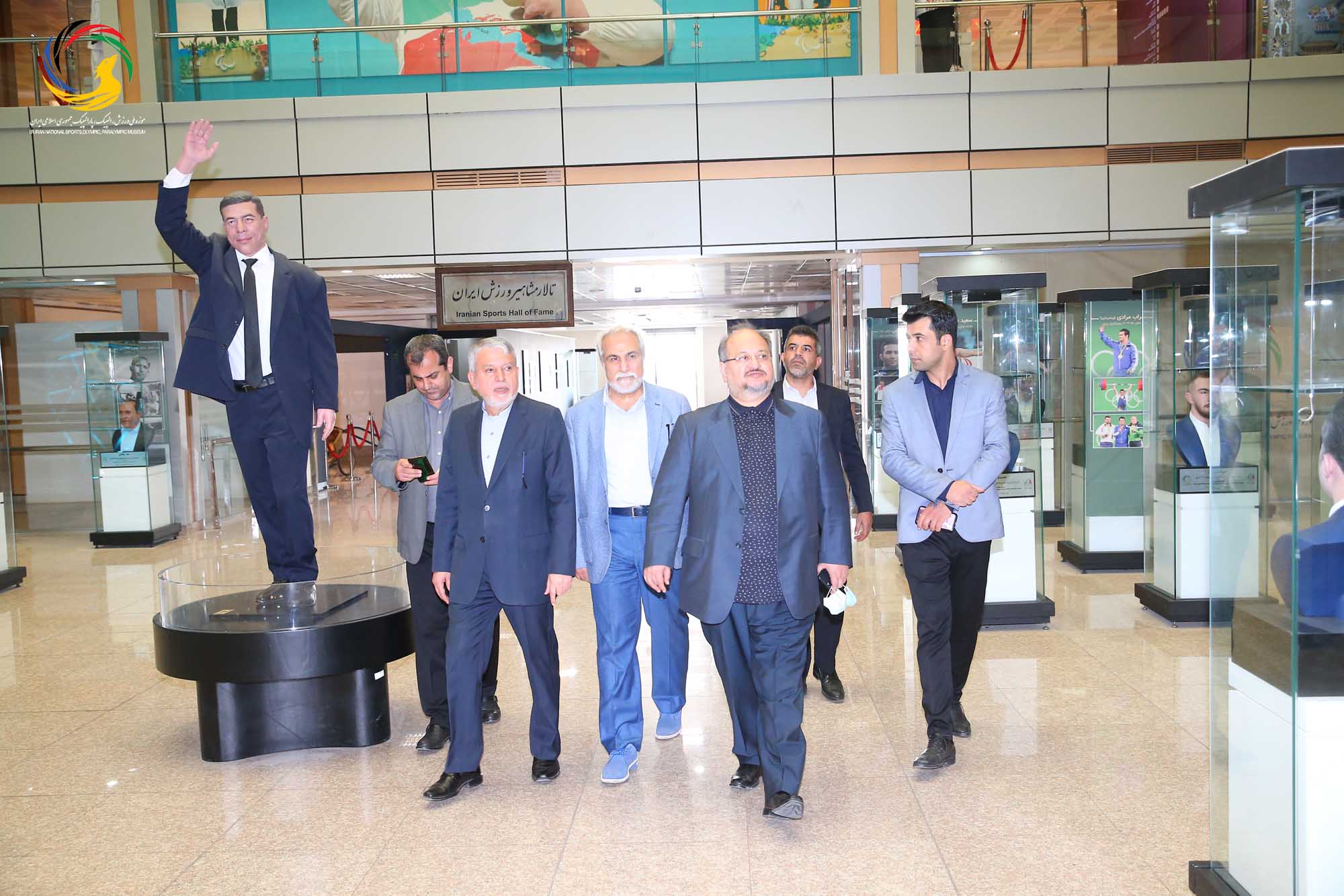 بازدید محمد شریعتمداری وزیر سابق تعاون، کار و رفاه اجتماعی از موزه ملی ورزش، المپیک، پارالمپیک