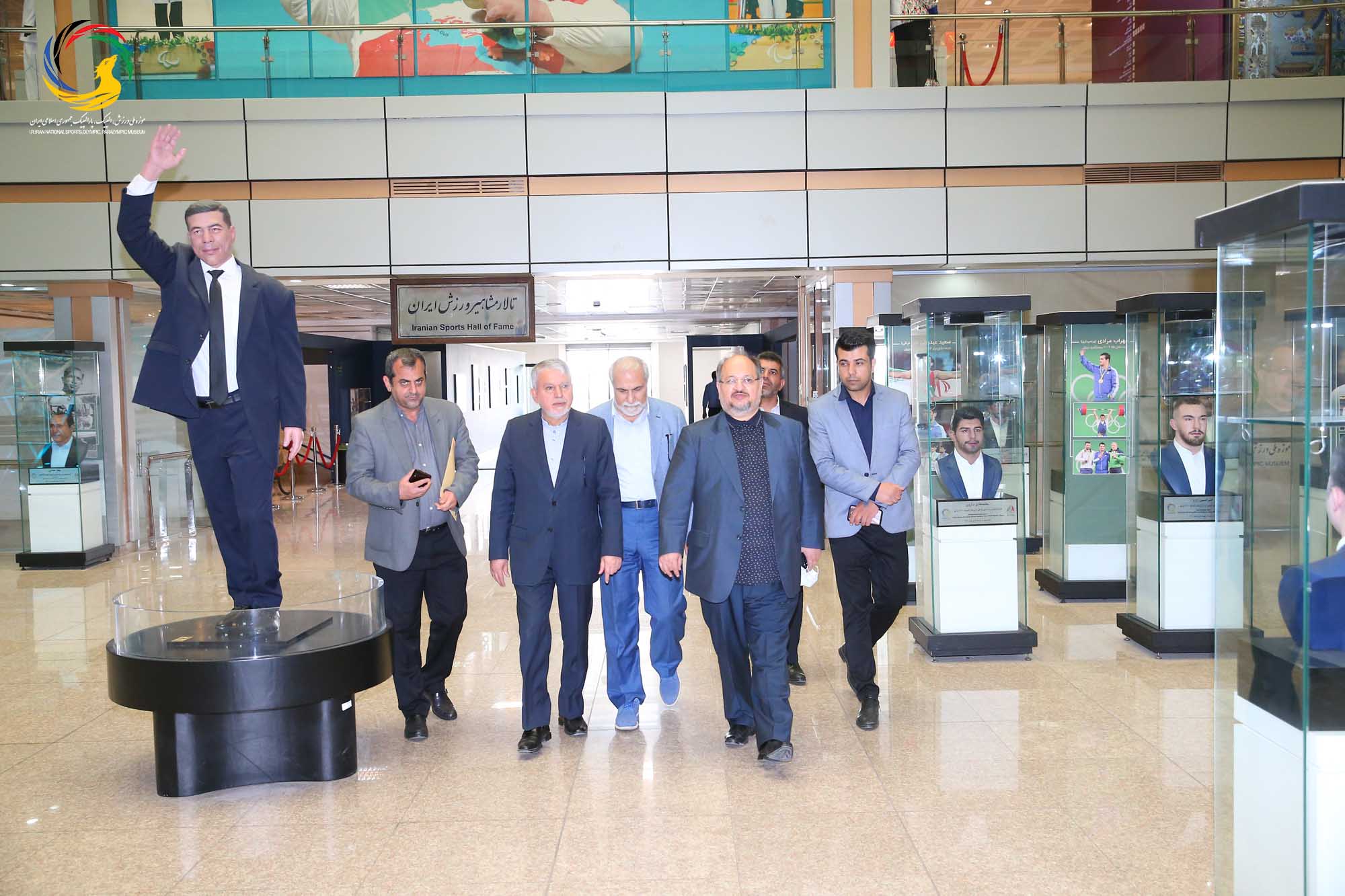 بازدید محمد شریعتمداری وزیر سابق تعاون، کار و رفاه اجتماعی از موزه ملی ورزش، المپیک، پارالمپیک