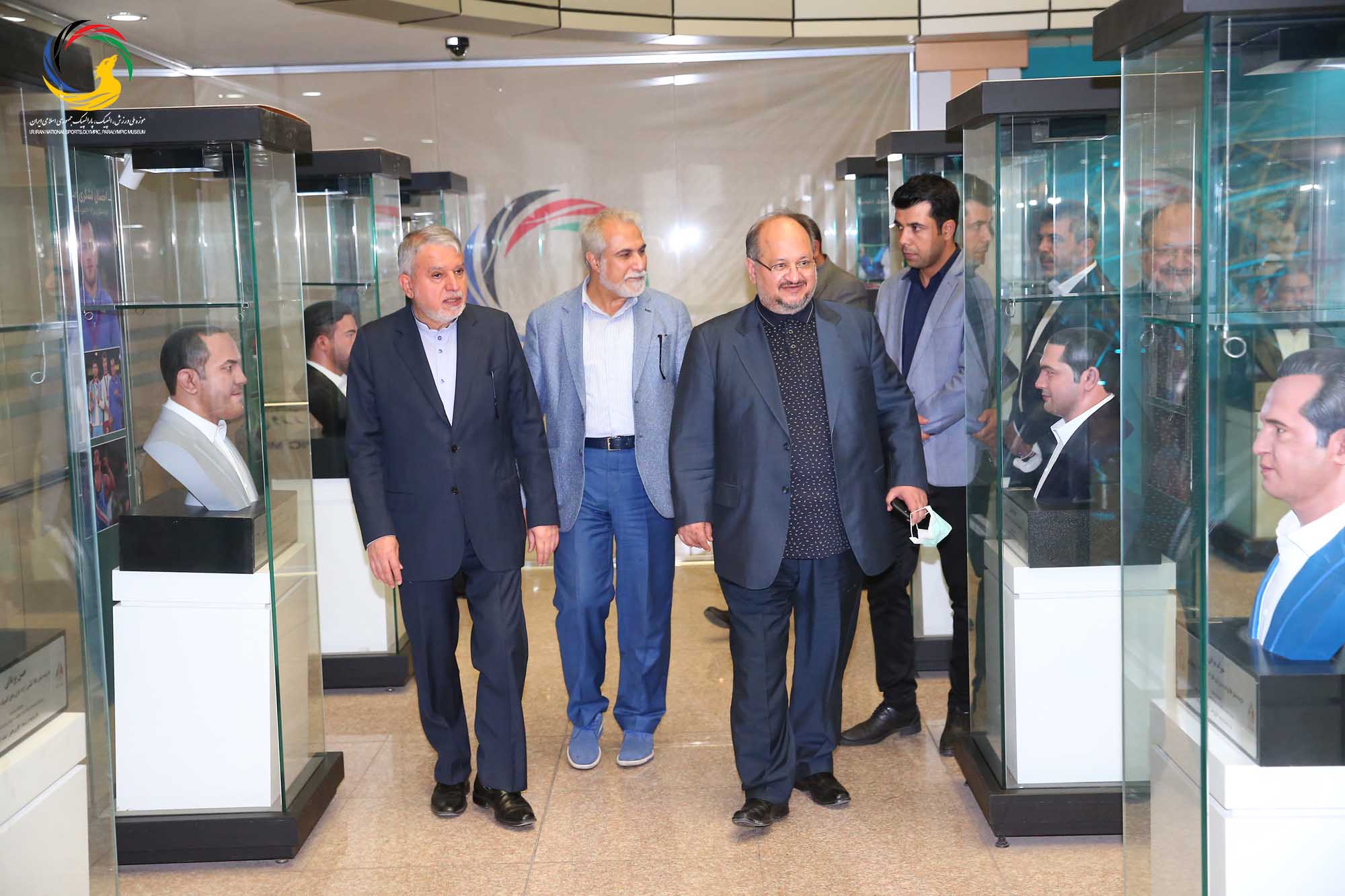 بازدید محمد شریعتمداری وزیر سابق تعاون، کار و رفاه اجتماعی از موزه ملی ورزش، المپیک، پارالمپیک