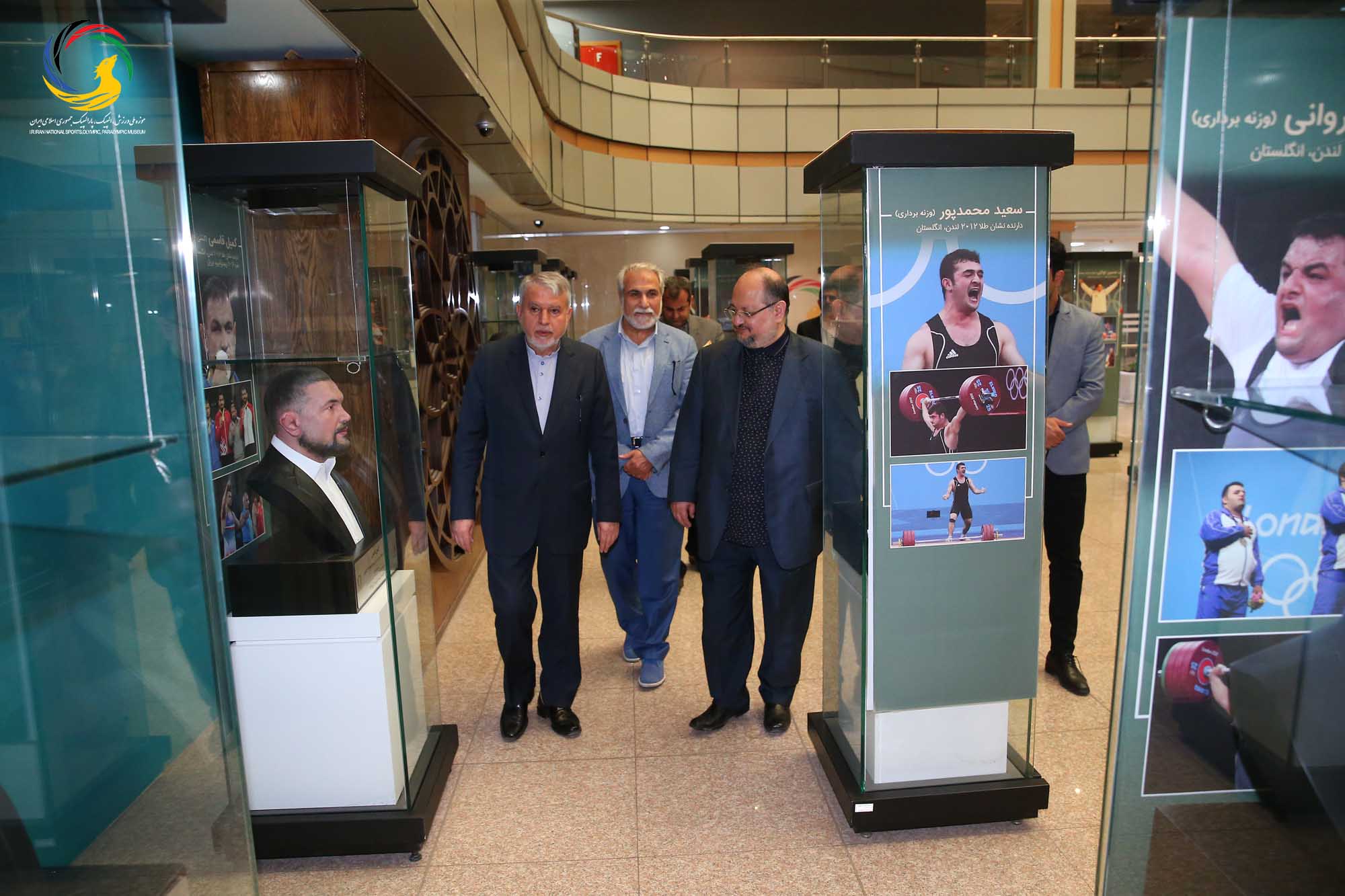 بازدید محمد شریعتمداری وزیر سابق تعاون، کار و رفاه اجتماعی از موزه ملی ورزش، المپیک، پارالمپیک