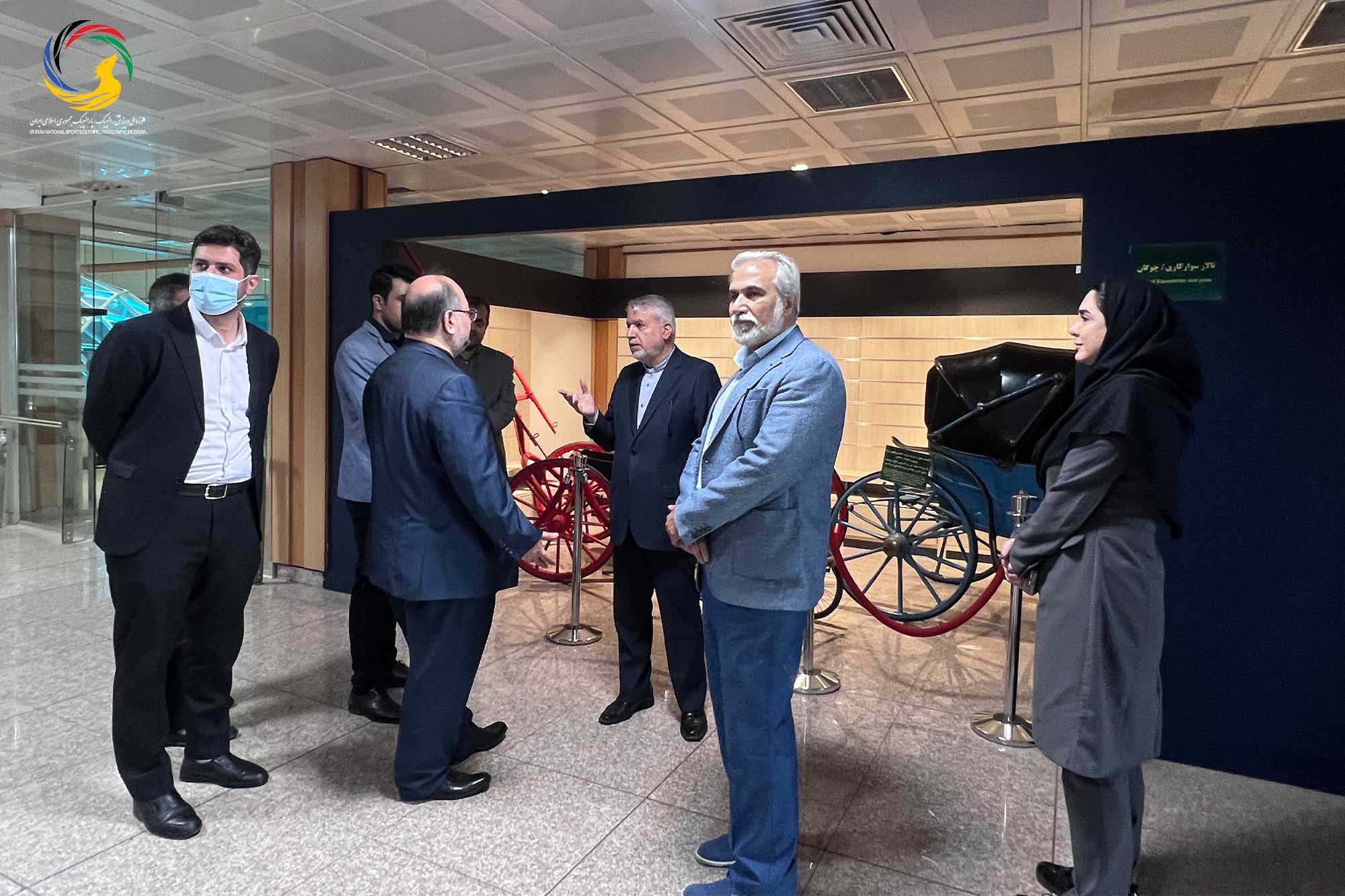 بازدید محمد شریعتمداری وزیر سابق تعاون، کار و رفاه اجتماعی از موزه ملی ورزش، المپیک، پارالمپیک