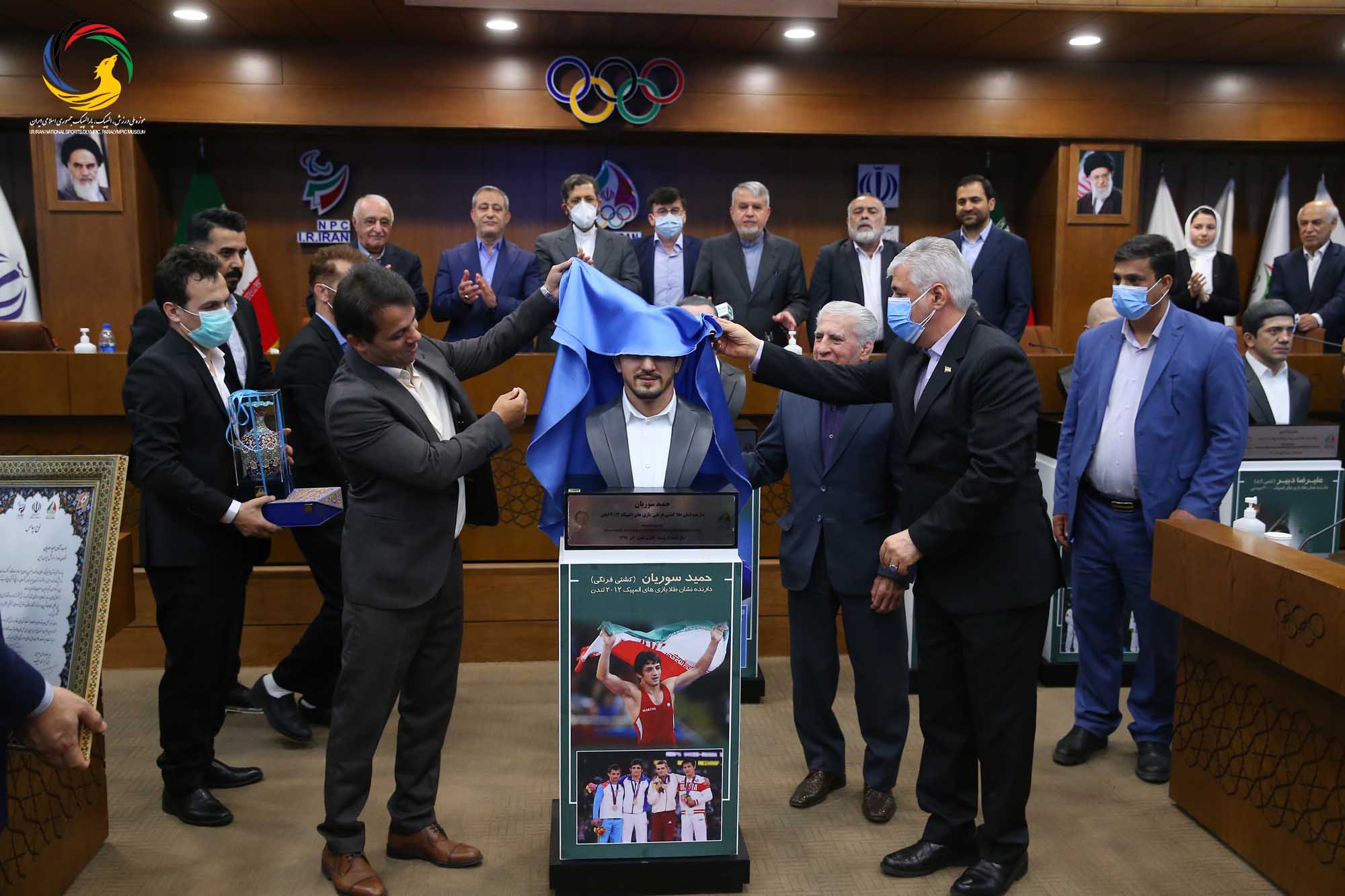 مراسم رونمایی از سردیس قهرمانان المپیک (علیرضا دبیر، یوسف کرمی، مراد محمدی، حمید سوریان و بهداد سلیمی)