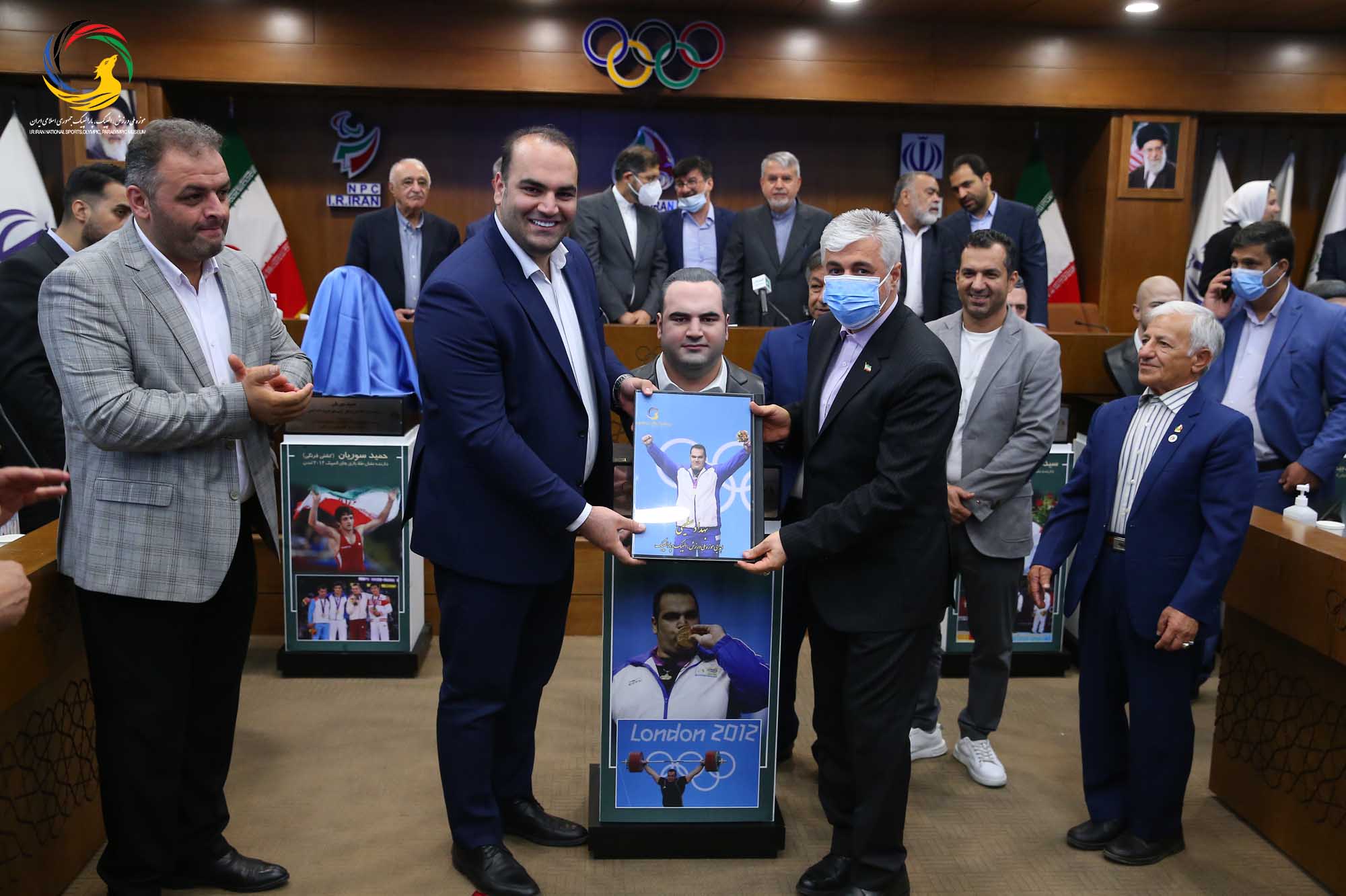 مراسم رونمایی از سردیس قهرمانان المپیک (علیرضا دبیر، یوسف کرمی، مراد محمدی، حمید سوریان و بهداد سلیمی)