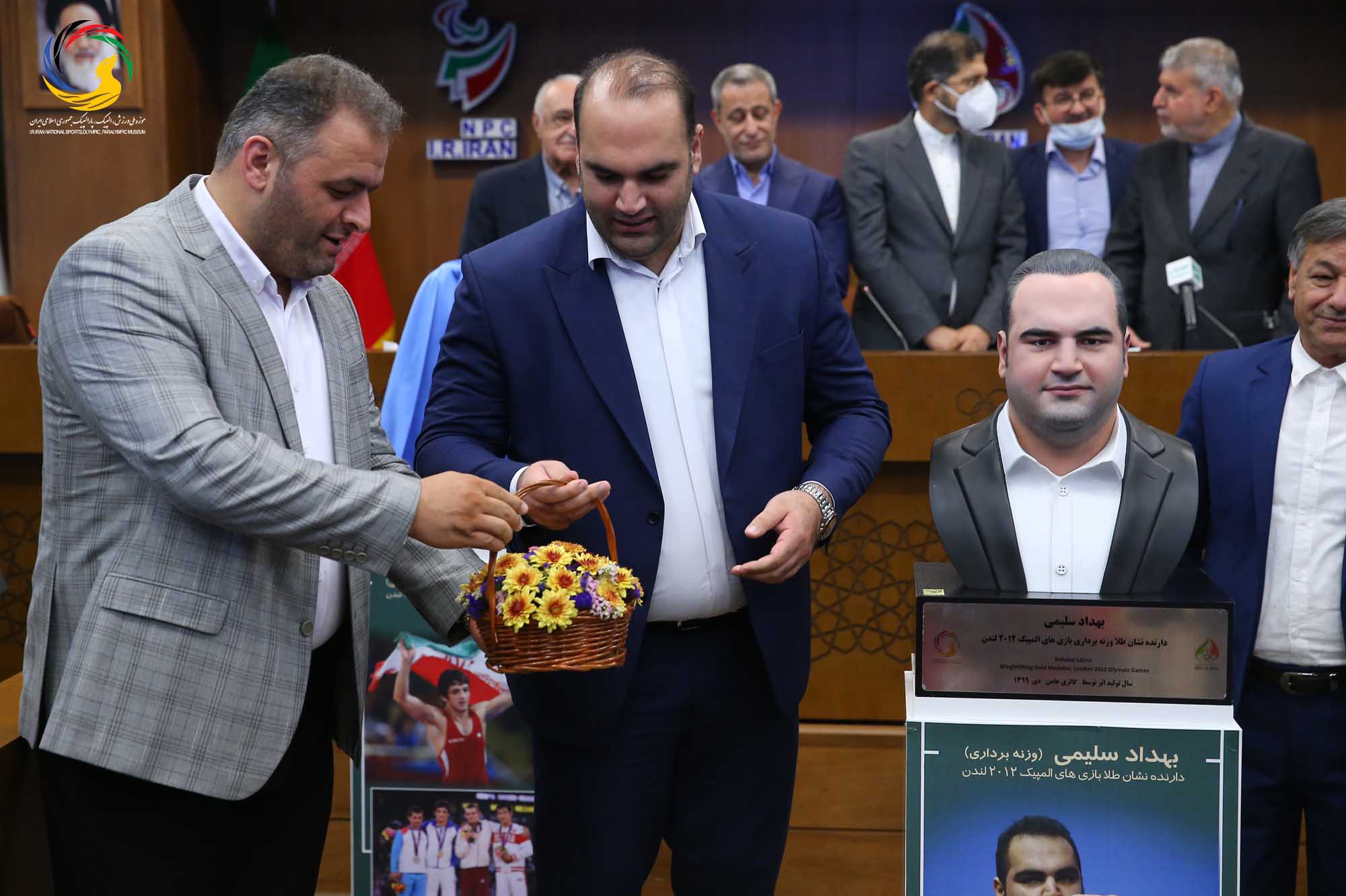 مراسم رونمایی از سردیس قهرمانان المپیک (علیرضا دبیر، یوسف کرمی، مراد محمدی، حمید سوریان و بهداد سلیمی)