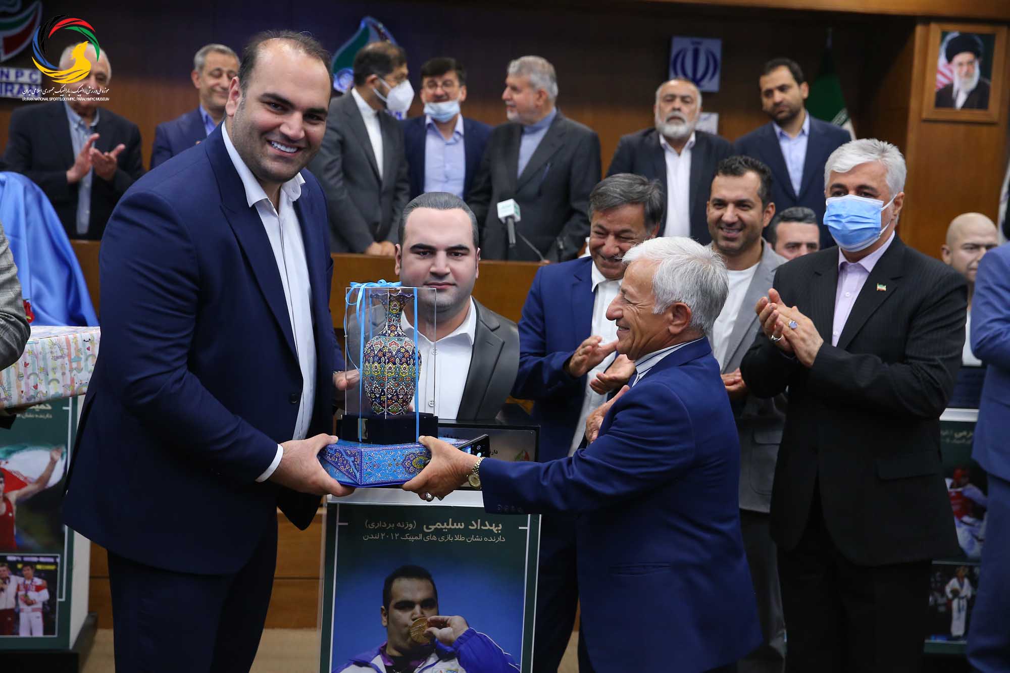 مراسم رونمایی از سردیس قهرمانان المپیک (علیرضا دبیر، یوسف کرمی، مراد محمدی، حمید سوریان و بهداد سلیمی)