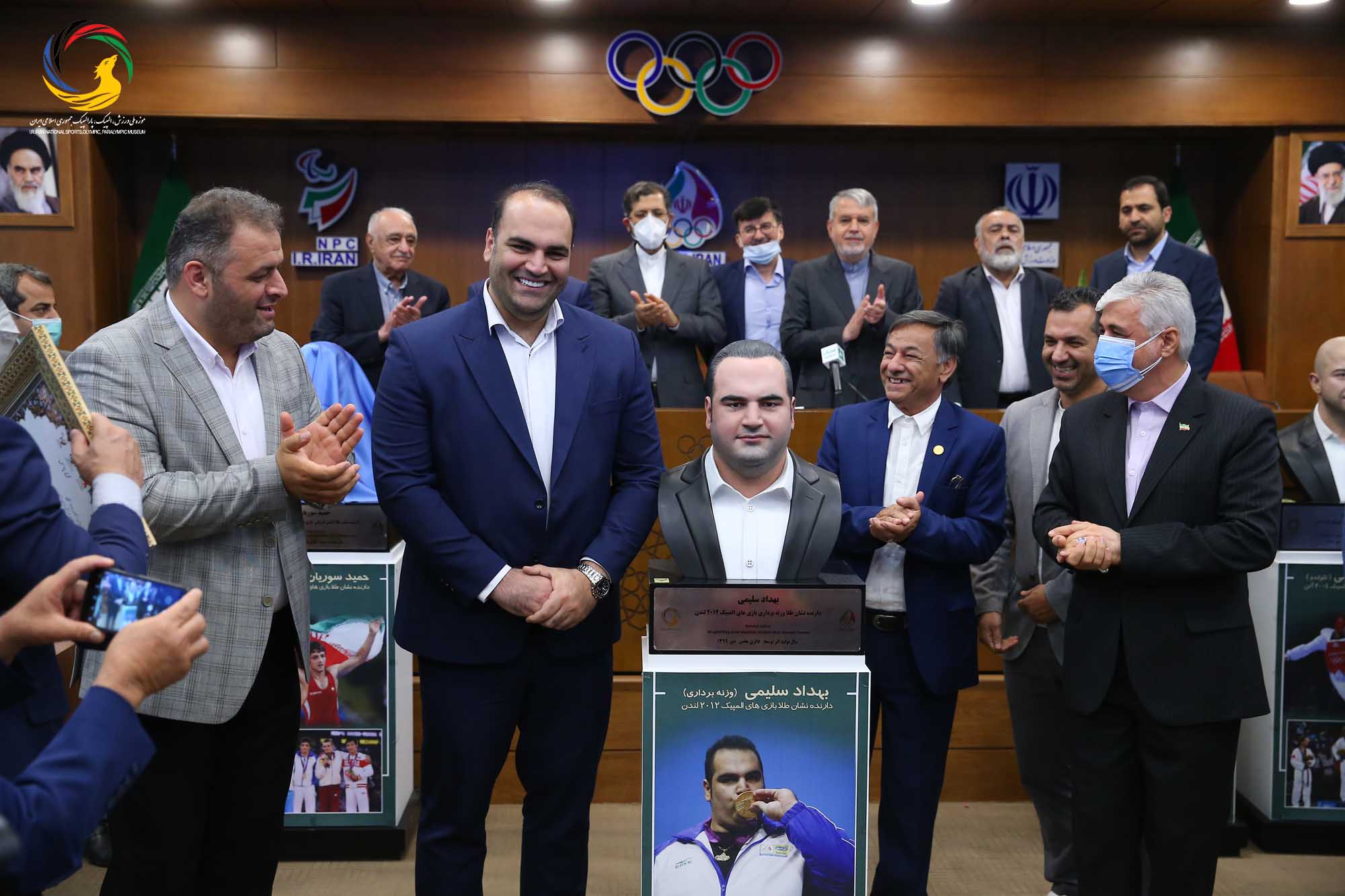 مراسم رونمایی از سردیس قهرمانان المپیک (علیرضا دبیر، یوسف کرمی، مراد محمدی، حمید سوریان و بهداد سلیمی)