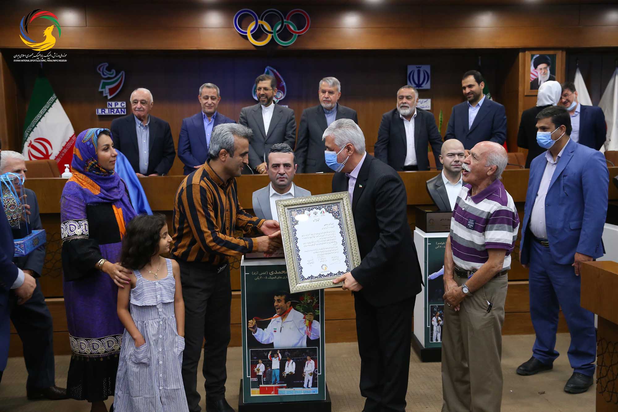 مراسم رونمایی از سردیس قهرمانان المپیک (علیرضا دبیر، یوسف کرمی، مراد محمدی، حمید سوریان و بهداد سلیمی)