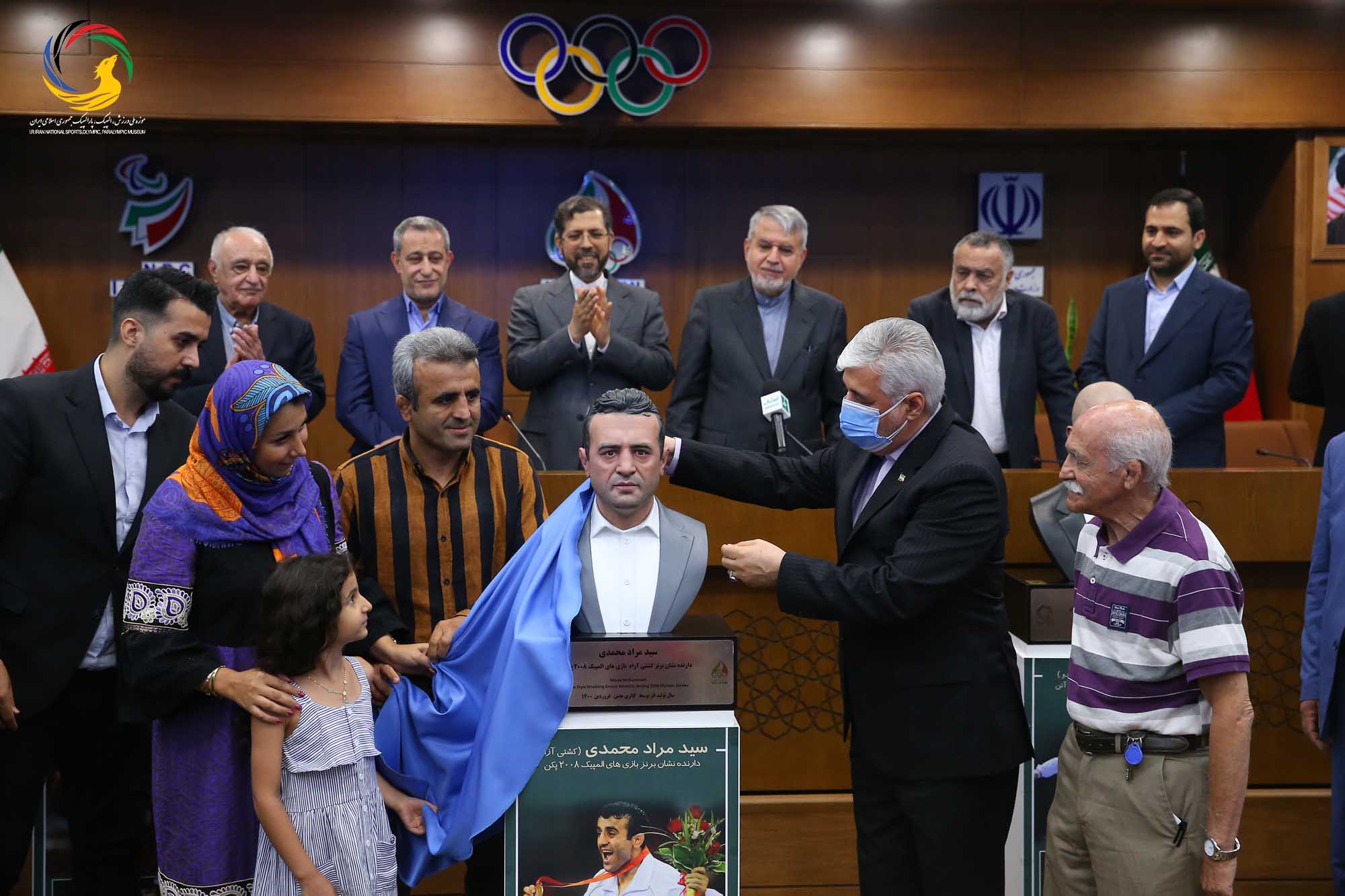 مراسم رونمایی از سردیس قهرمانان المپیک (علیرضا دبیر، یوسف کرمی، مراد محمدی، حمید سوریان و بهداد سلیمی)