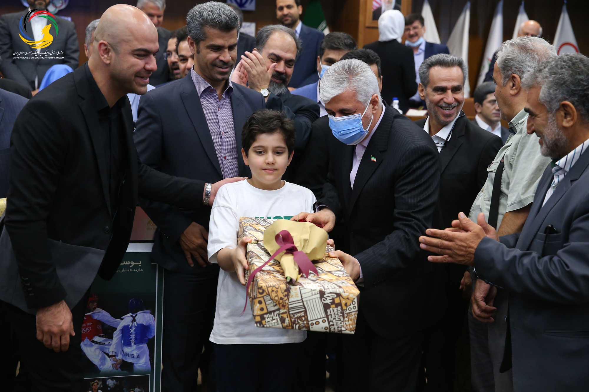 مراسم رونمایی از سردیس قهرمانان المپیک (علیرضا دبیر، یوسف کرمی، مراد محمدی، حمید سوریان و بهداد سلیمی)