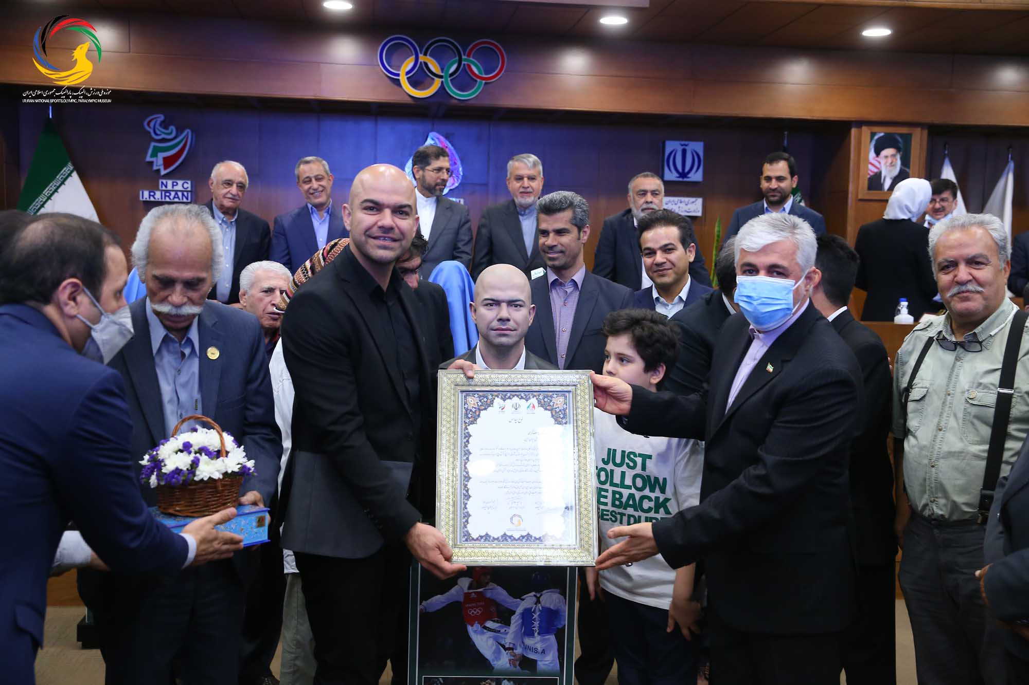 مراسم رونمایی از سردیس قهرمانان المپیک (علیرضا دبیر، یوسف کرمی، مراد محمدی، حمید سوریان و بهداد سلیمی)