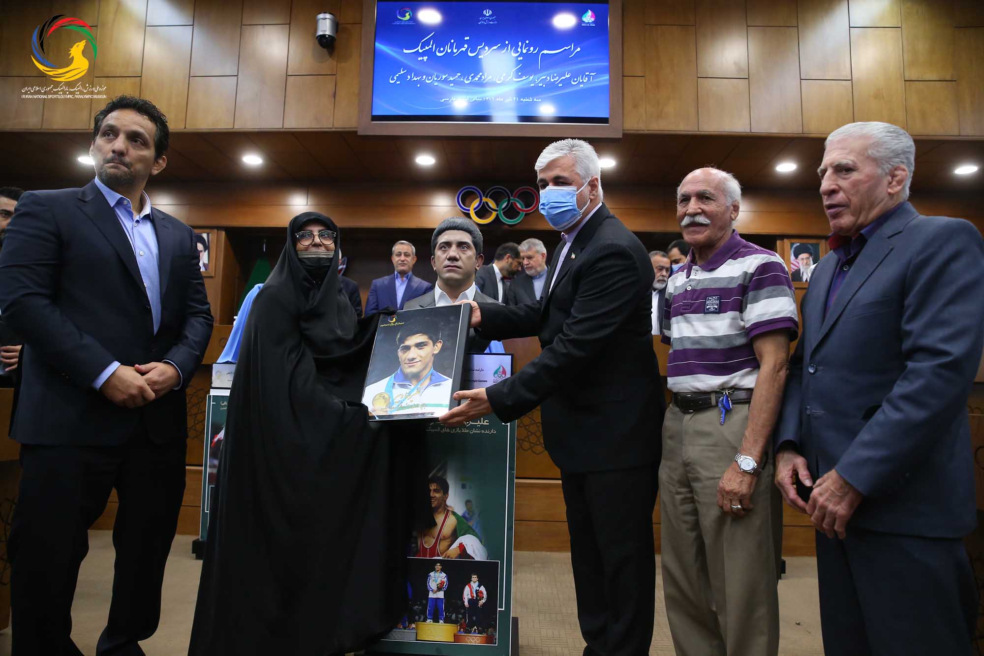 مراسم رونمایی از سردیس قهرمانان المپیک (علیرضا دبیر، یوسف کرمی، مراد محمدی، حمید سوریان و بهداد سلیمی)
