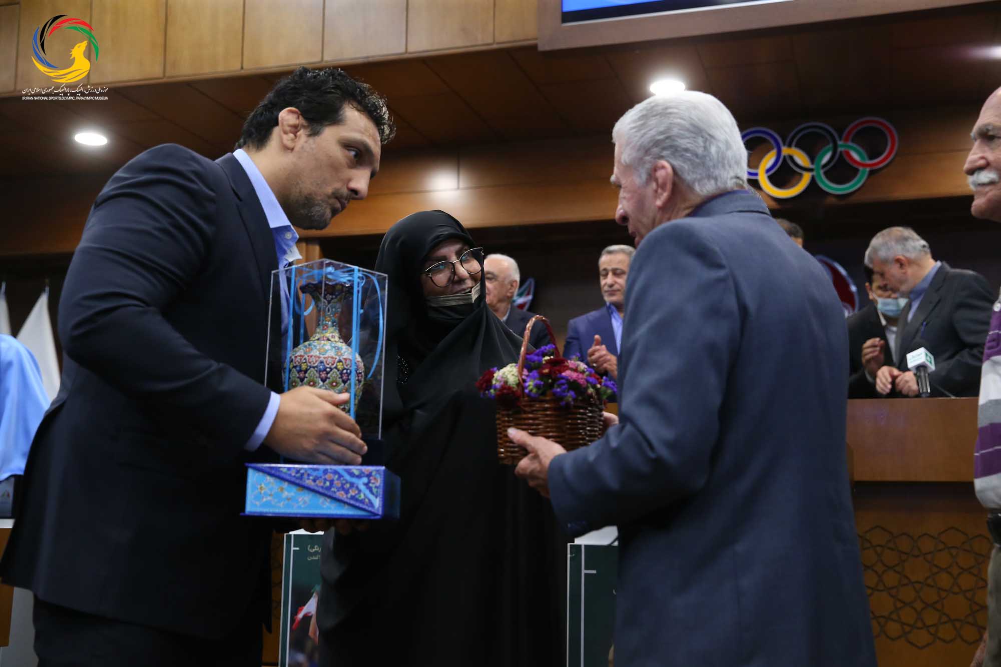 مراسم رونمایی از سردیس قهرمانان المپیک (علیرضا دبیر، یوسف کرمی، مراد محمدی، حمید سوریان و بهداد سلیمی)