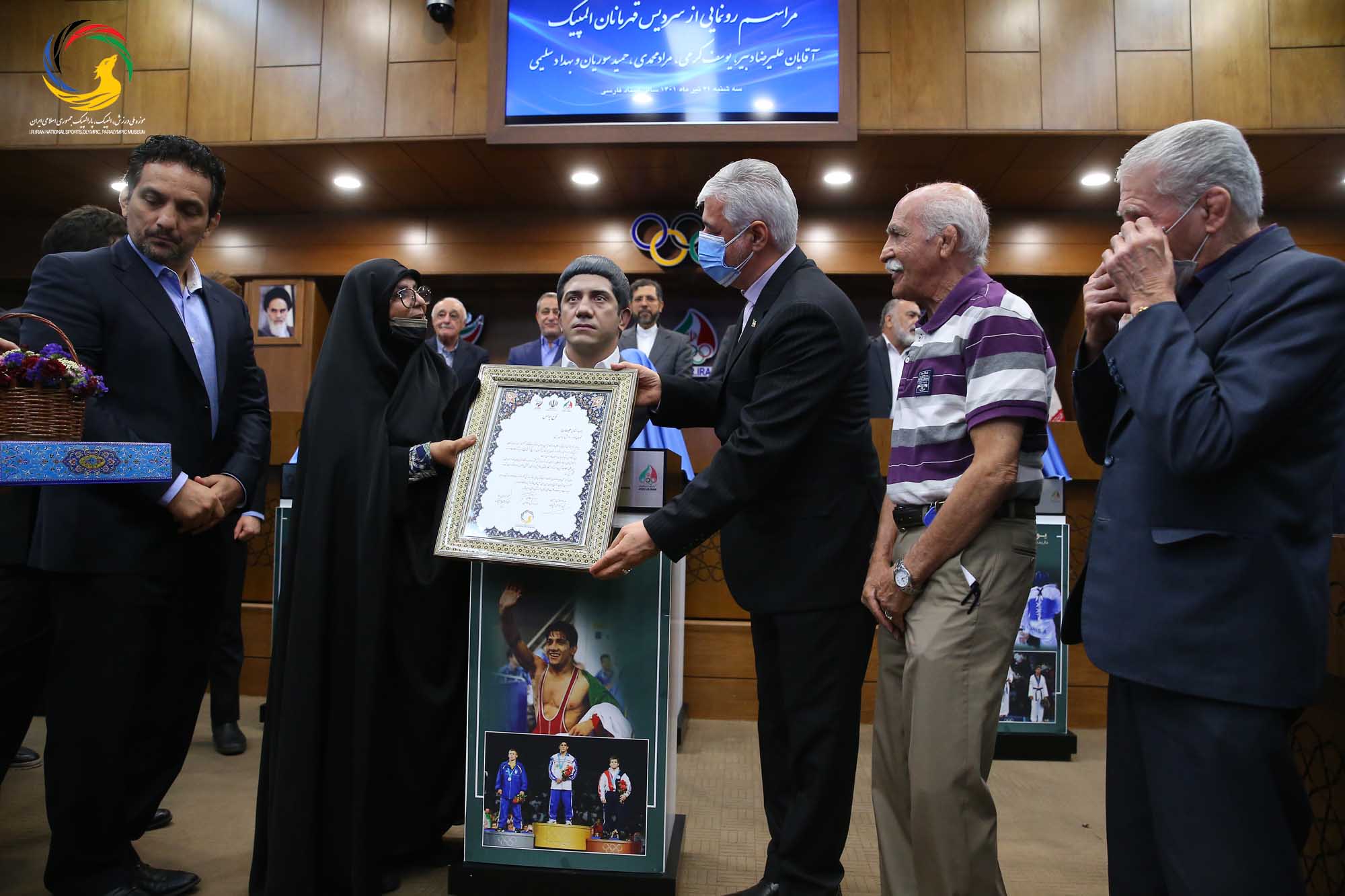 مراسم رونمایی از سردیس قهرمانان المپیک (علیرضا دبیر، یوسف کرمی، مراد محمدی، حمید سوریان و بهداد سلیمی)