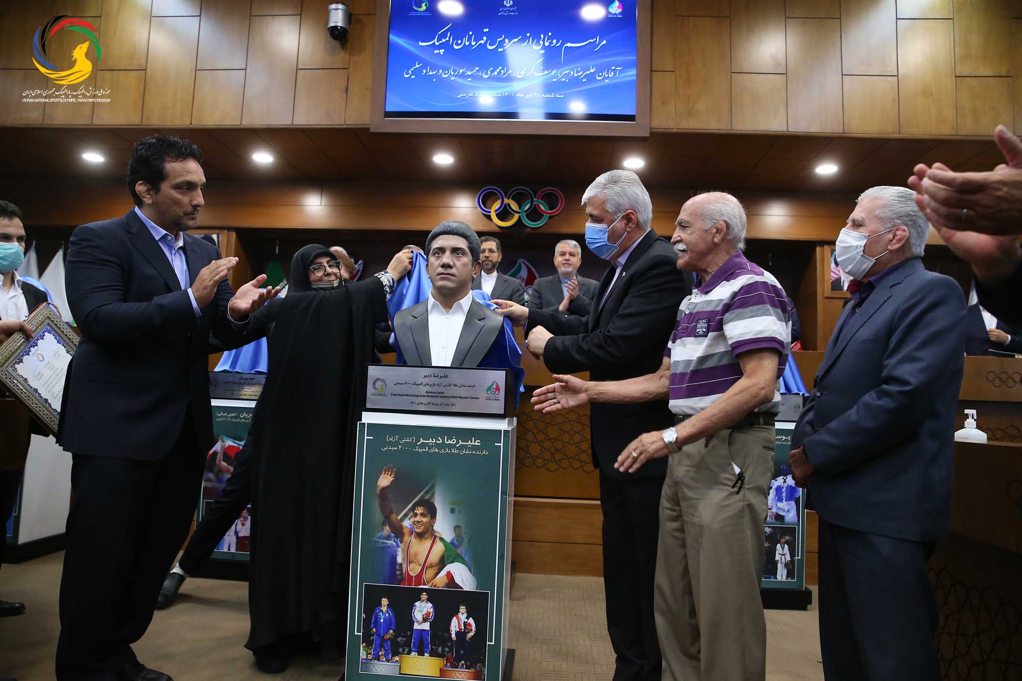 مراسم رونمایی از سردیس قهرمانان المپیک (علیرضا دبیر، یوسف کرمی، مراد محمدی، حمید سوریان و بهداد سلیمی)