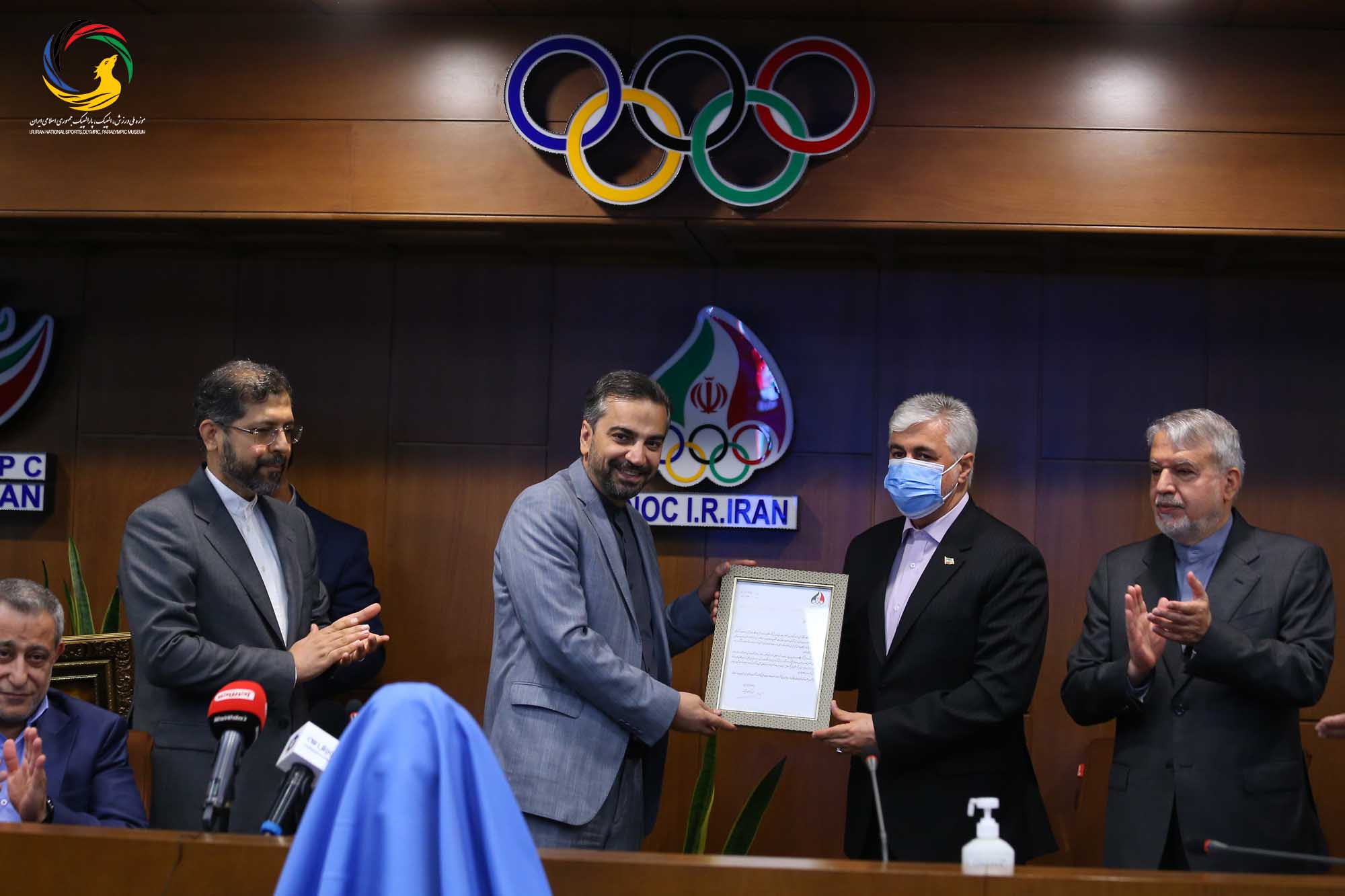 مراسم رونمایی از سردیس قهرمانان المپیک (علیرضا دبیر، یوسف کرمی، مراد محمدی، حمید سوریان و بهداد سلیمی)