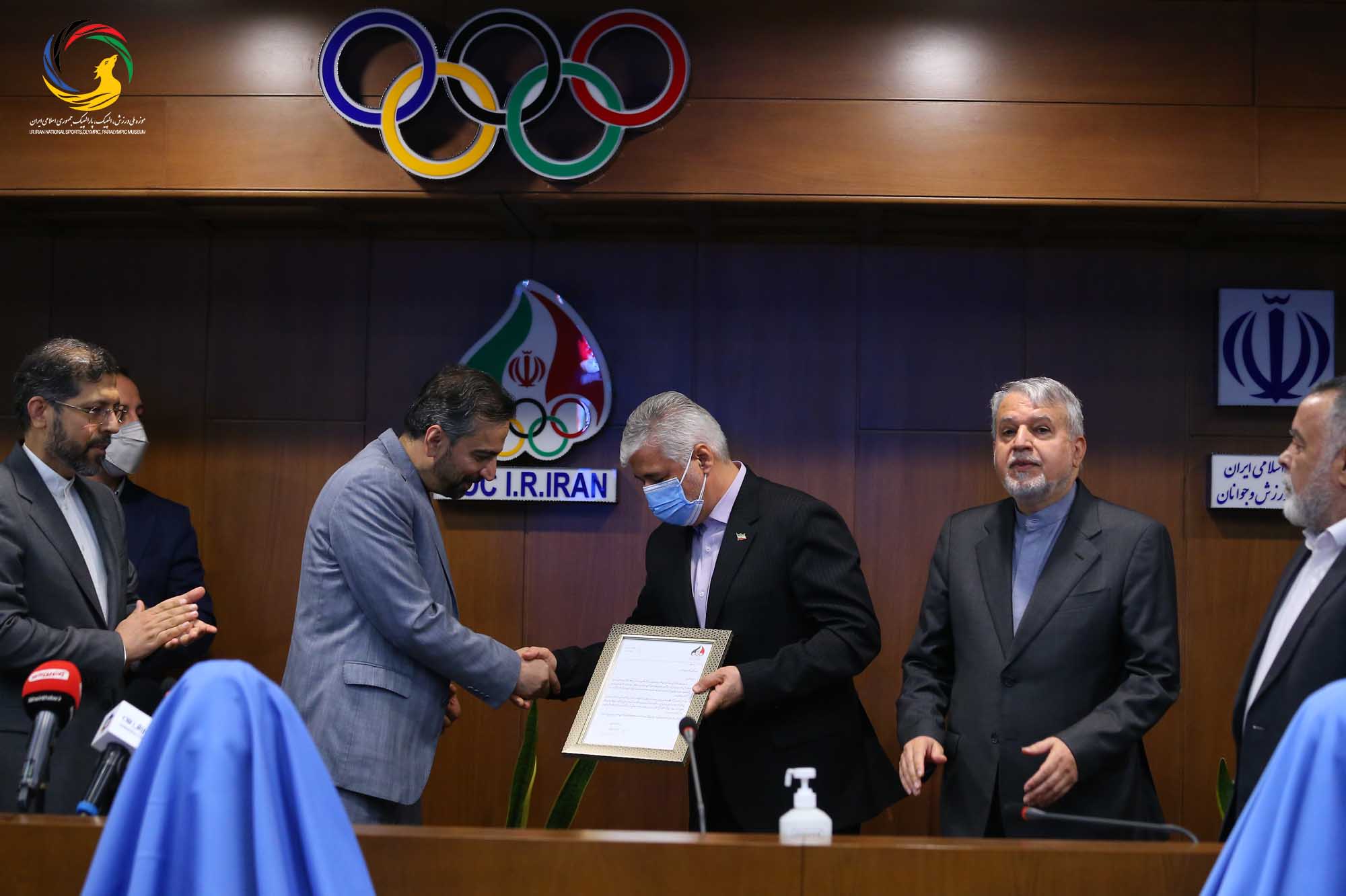 مراسم رونمایی از سردیس قهرمانان المپیک (علیرضا دبیر، یوسف کرمی، مراد محمدی، حمید سوریان و بهداد سلیمی)