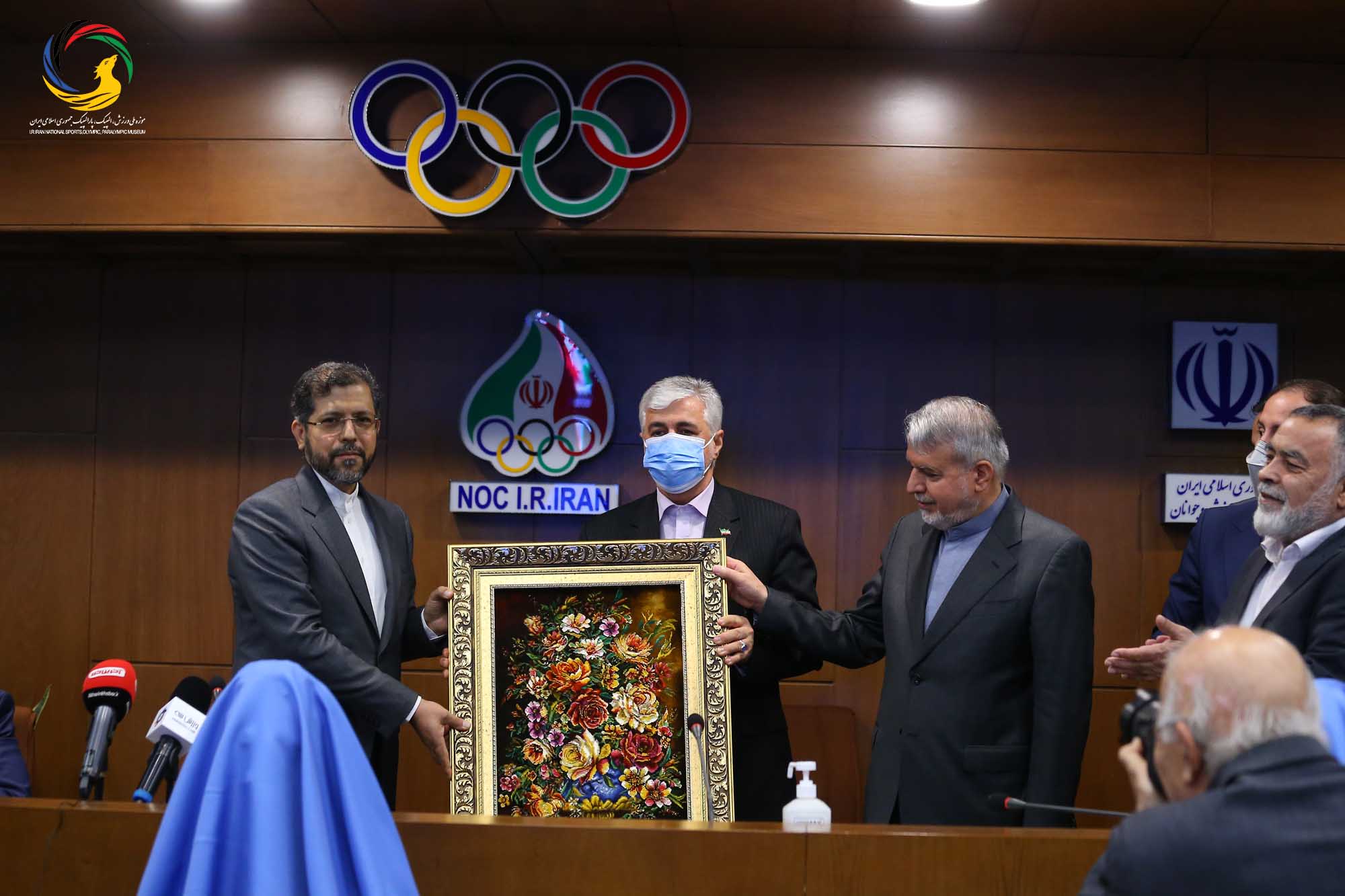 مراسم رونمایی از سردیس قهرمانان المپیک (علیرضا دبیر، یوسف کرمی، مراد محمدی، حمید سوریان و بهداد سلیمی)