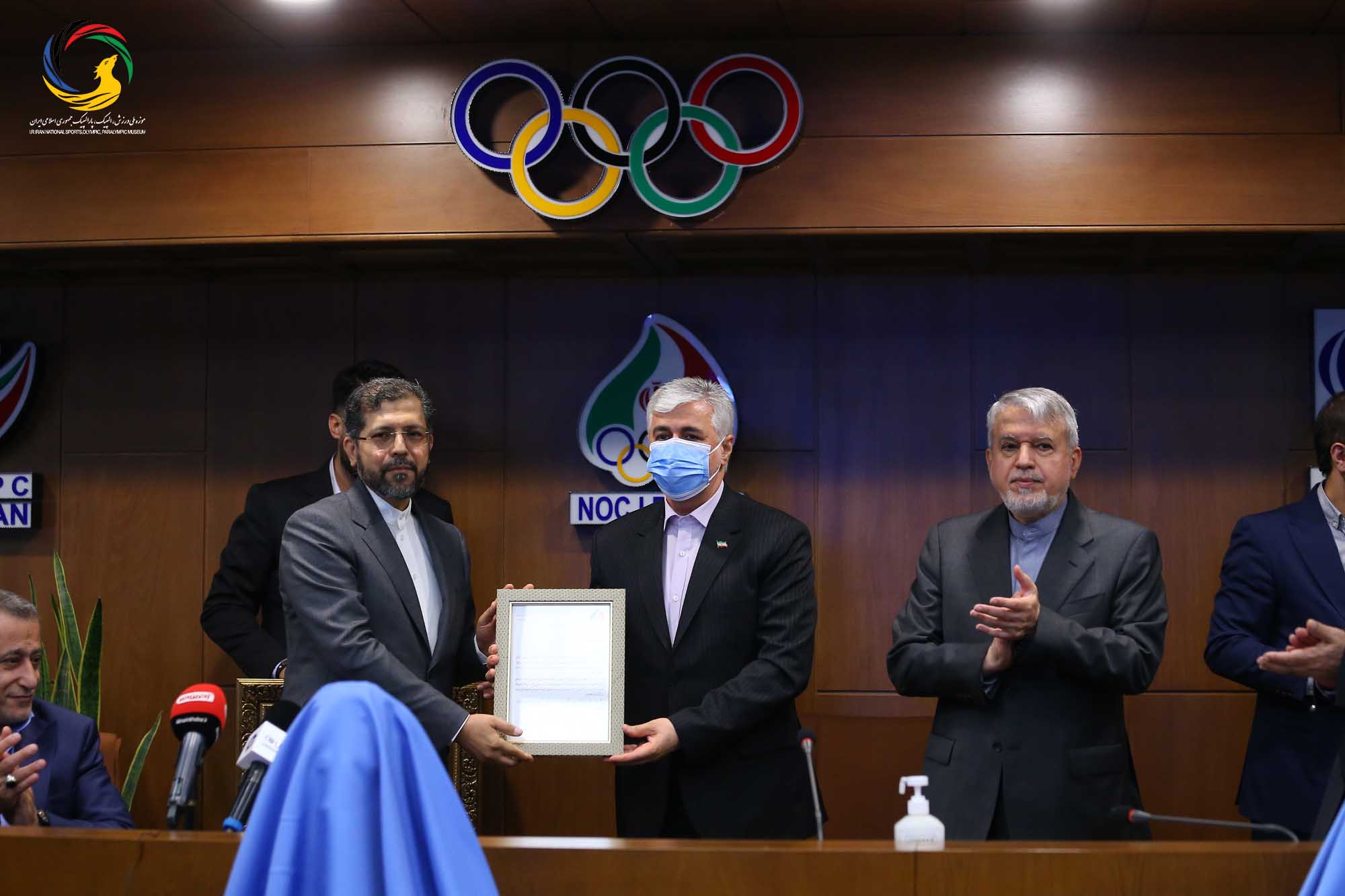 مراسم رونمایی از سردیس قهرمانان المپیک (علیرضا دبیر، یوسف کرمی، مراد محمدی، حمید سوریان و بهداد سلیمی)