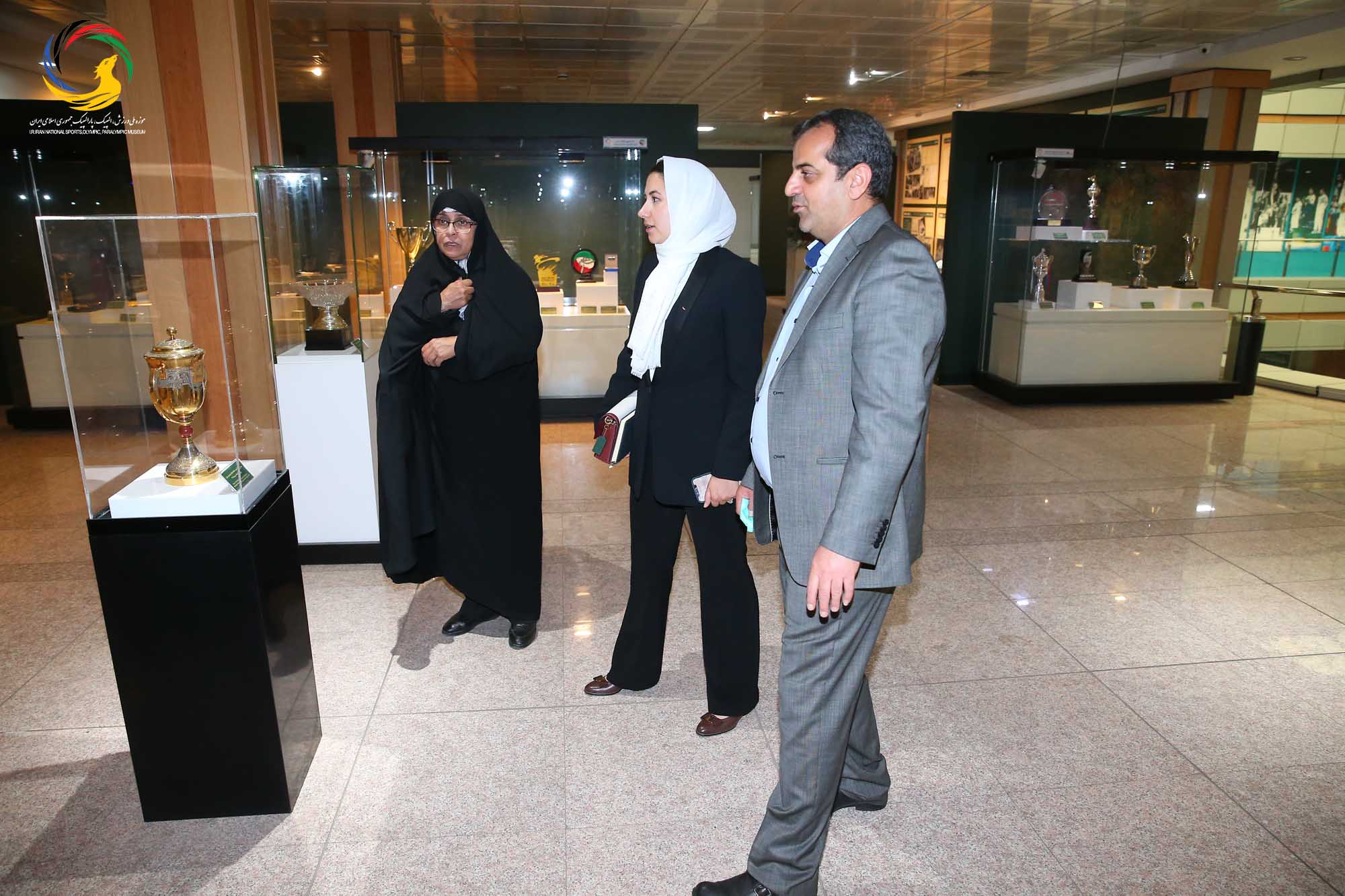 بازدید سمیرا اصغری جوانترین عضو کمیته بین المللی المپیک (IOC member) به همراه مهین فرهادی زاد معاون سابق توسعه ورزش بانوان وزارت ورزش و جوانان از موزه ملی ورزش، المپیک، پارالمپیک