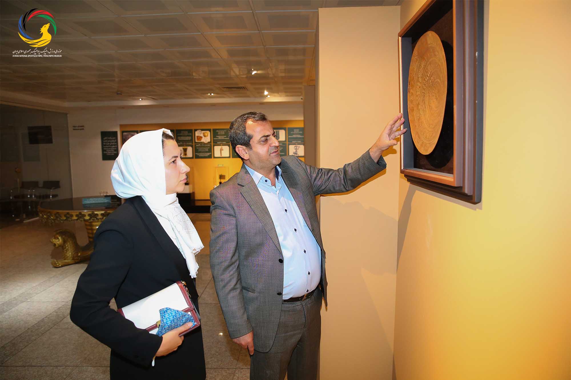 بازدید سمیرا اصغری جوانترین عضو کمیته بین المللی المپیک (IOC member) به همراه مهین فرهادی زاد معاون سابق توسعه ورزش بانوان وزارت ورزش و جوانان از موزه ملی ورزش، المپیک، پارالمپیک