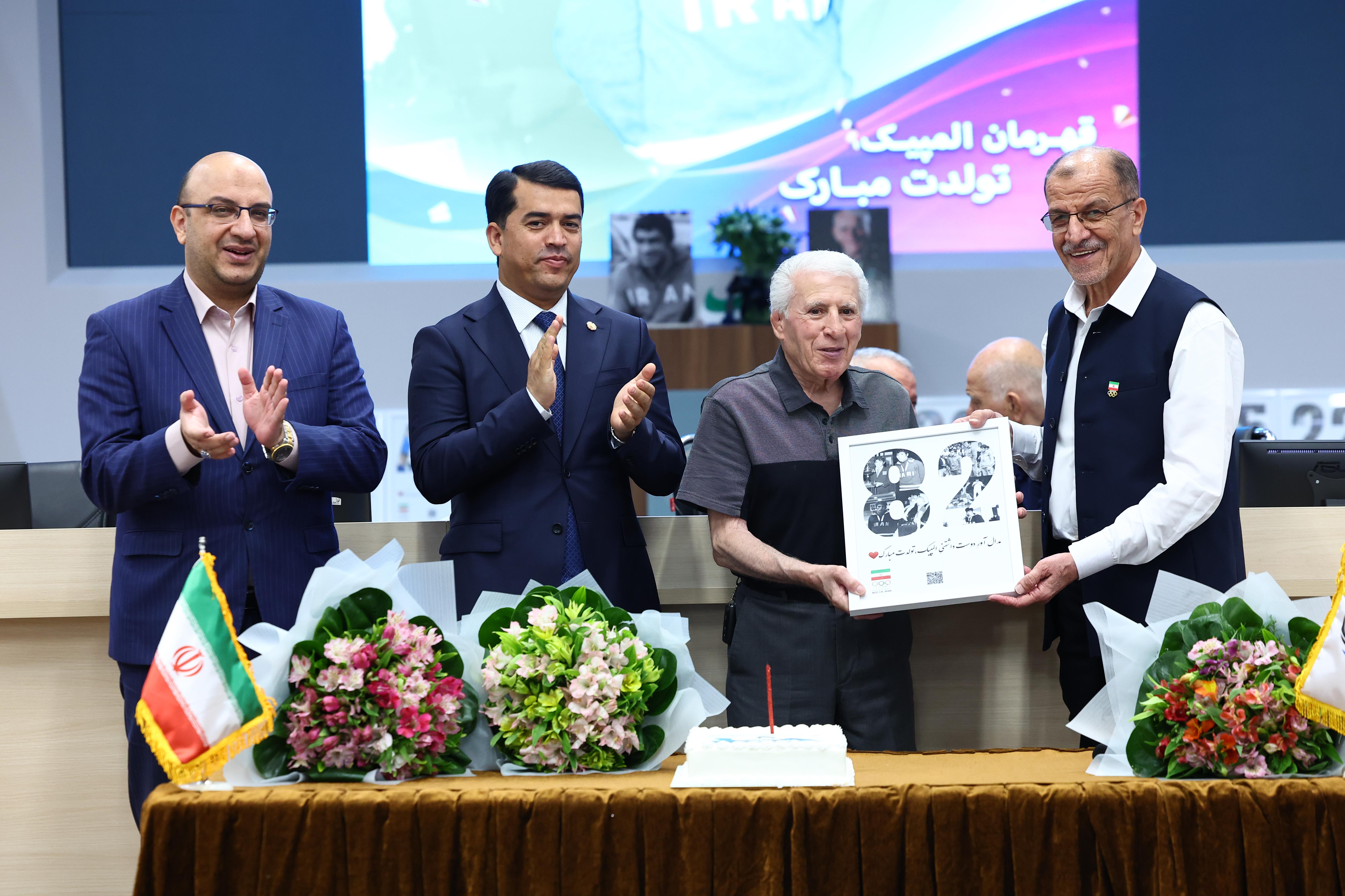 مراسم تولد مدال آوران ادوار المپیک، ماه های خرداد، تیر، مرداد با حضور رئیس کمیته کار با جوانان و ورزش جمهوری تاجیکستان و مسئولان کمیته ملی المپیک