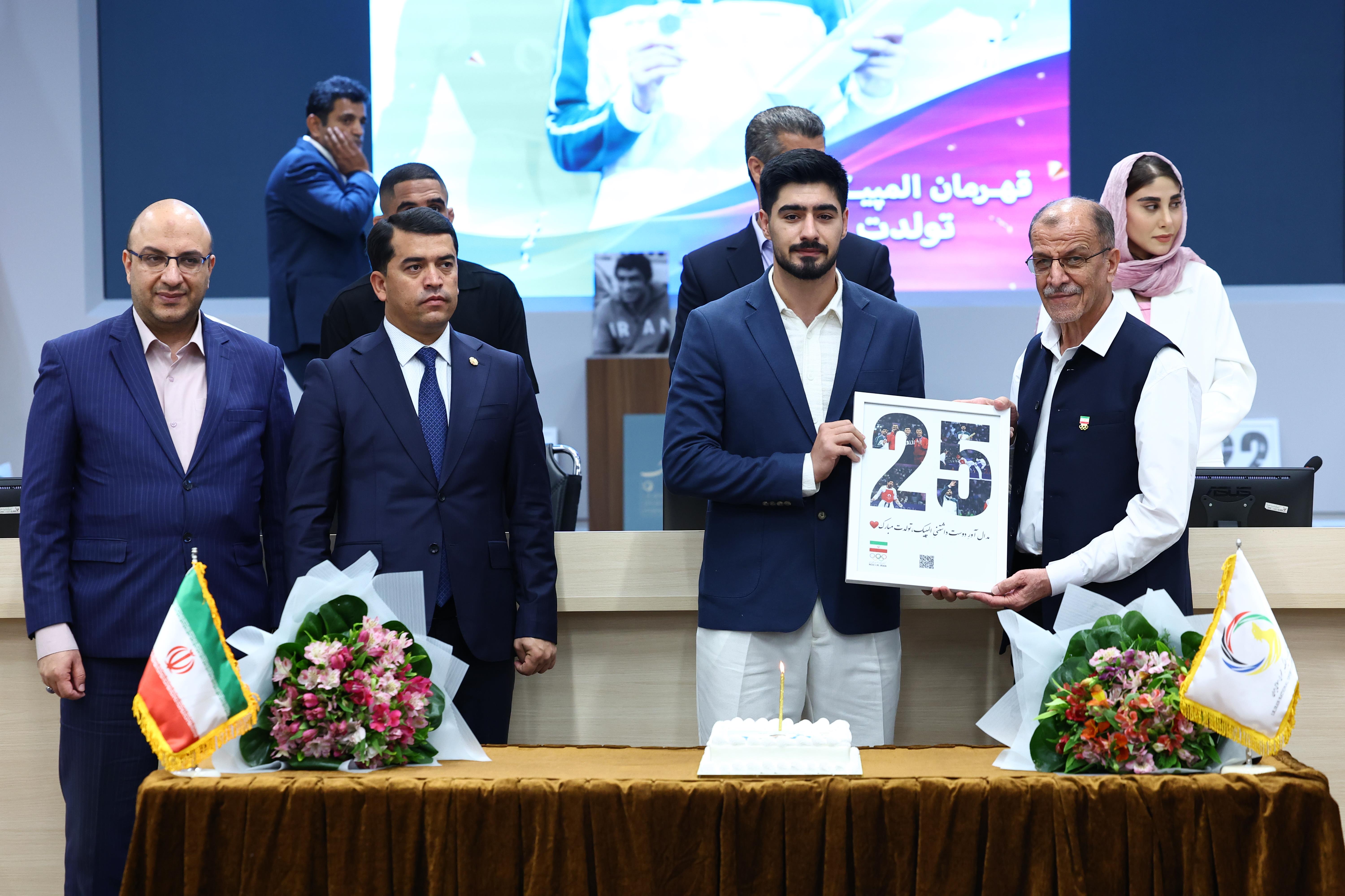 مراسم تولد مدال آوران ادوار المپیک، ماه های خرداد، تیر، مرداد با حضور رئیس کمیته کار با جوانان و ورزش جمهوری تاجیکستان و مسئولان کمیته ملی المپیک