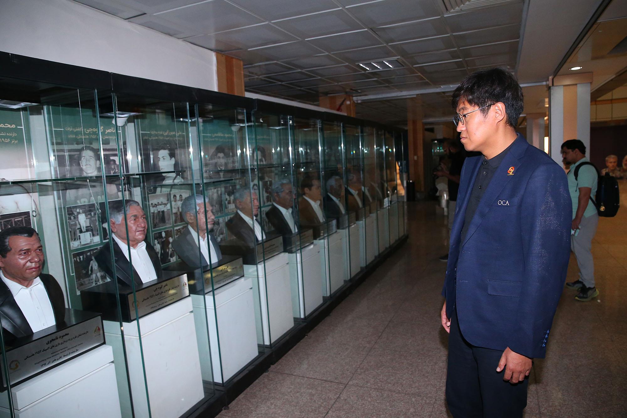 بازدید مدیر رسانه و پخش شورای المپیک آسیا از موزه ورزش